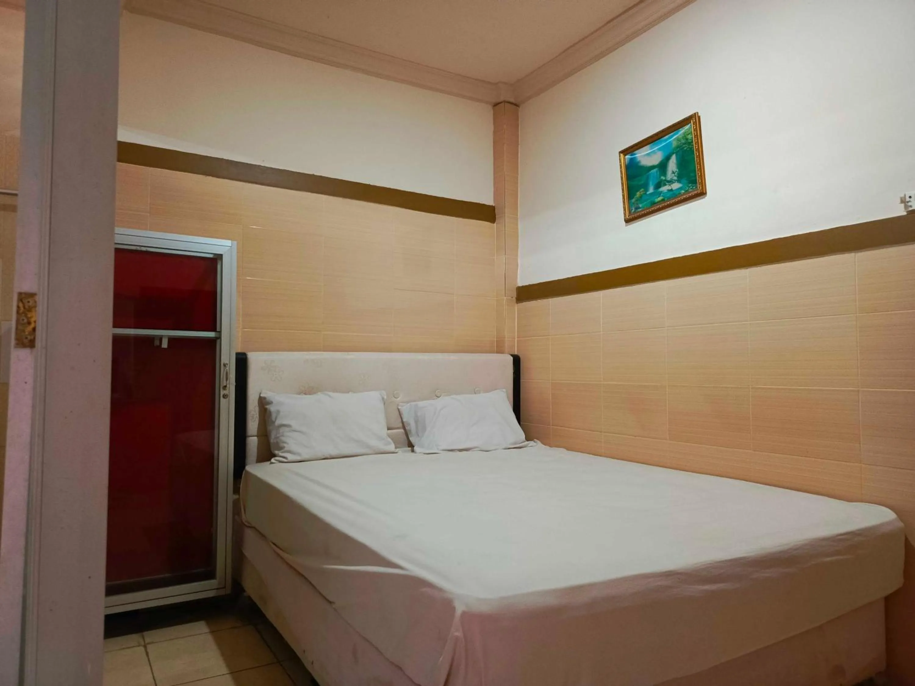 Bedroom, Bed in Hotel O Wisma Syariah Lahundape