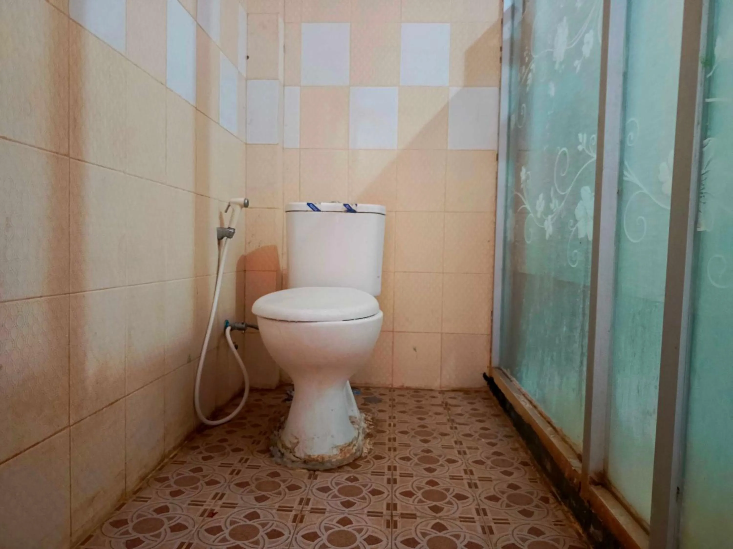 Bathroom in Hotel O Wisma Syariah Lahundape