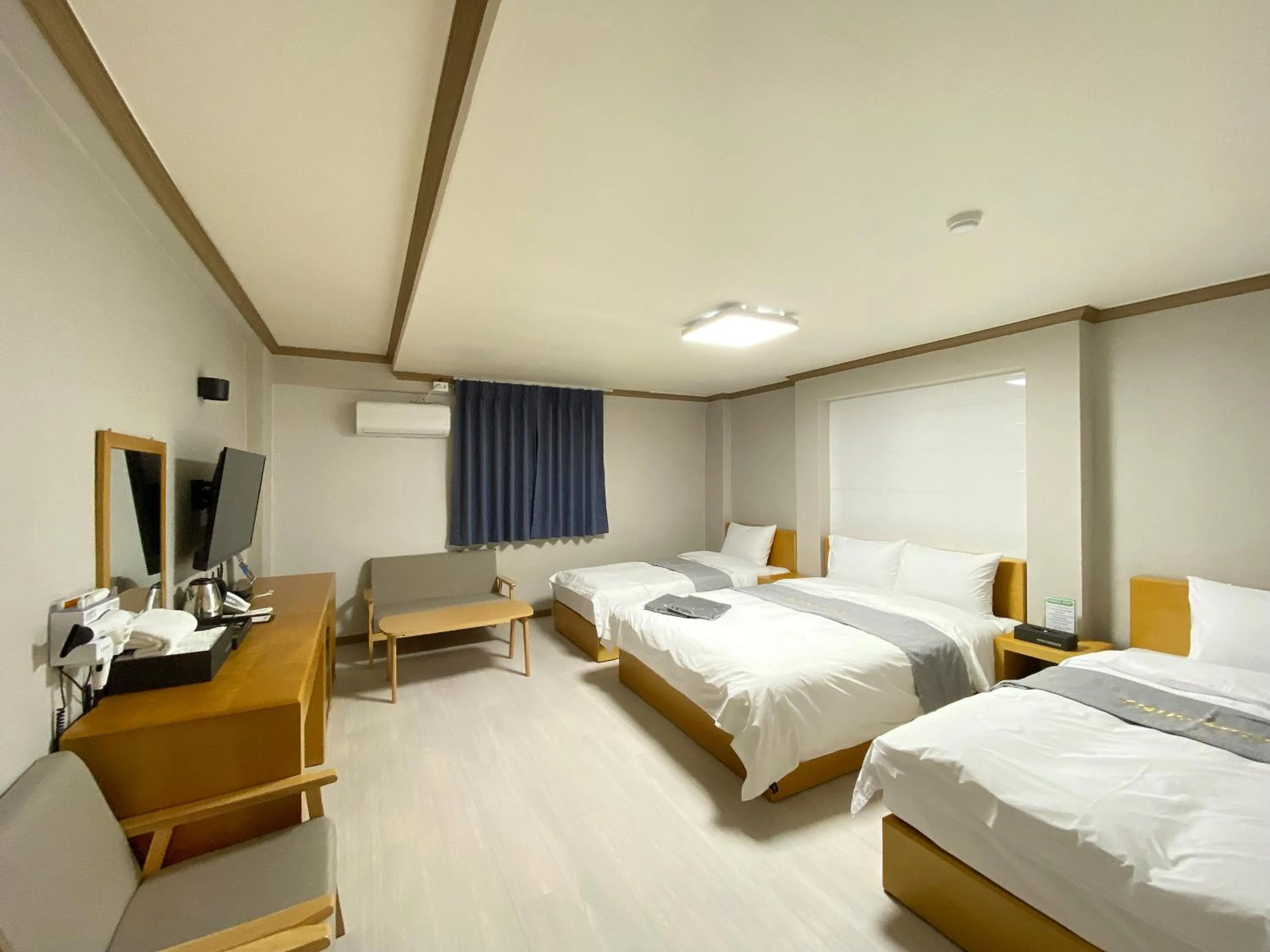 Photo of the whole room, Bed in Suanbo Hot Spring Healing Hotel