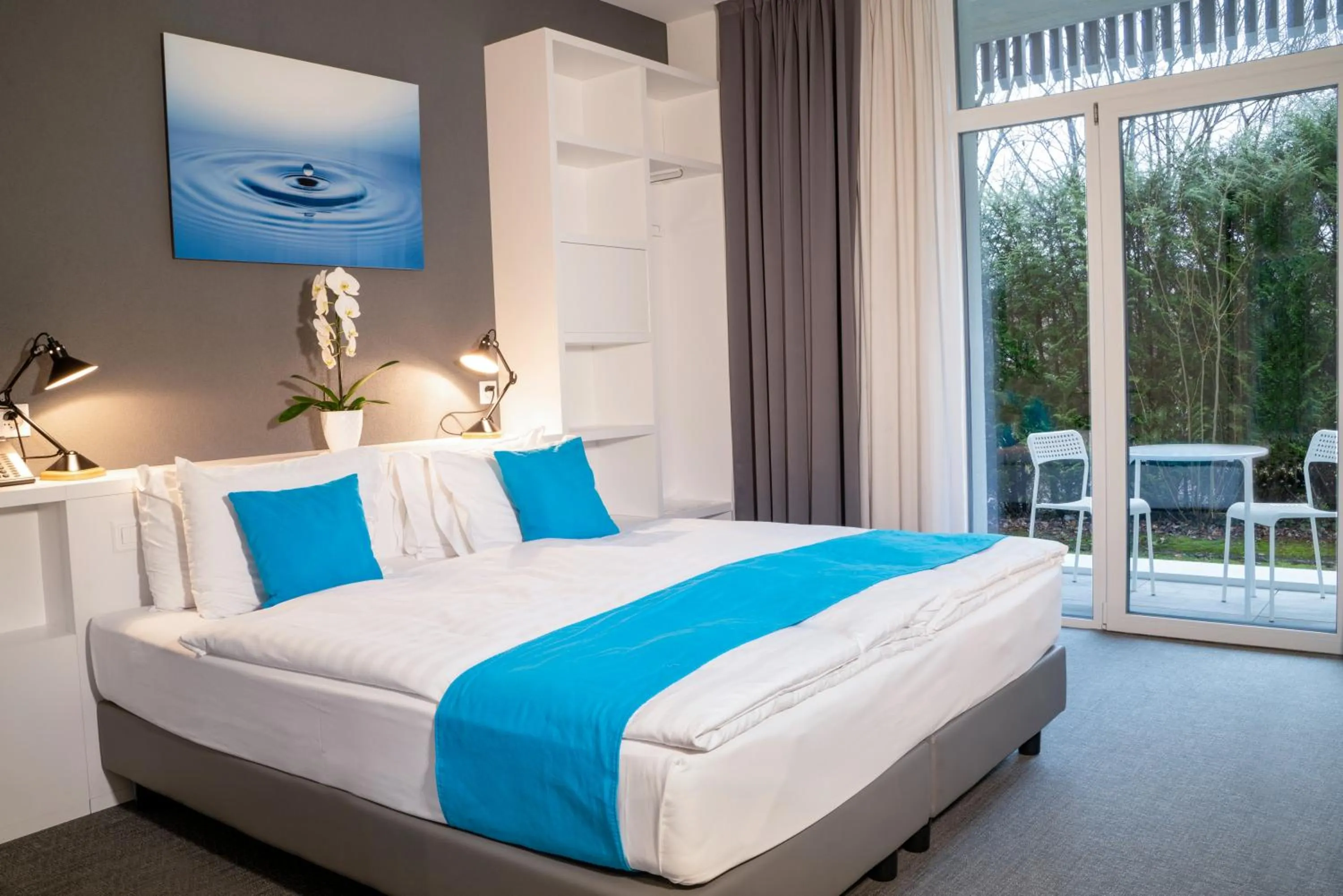 Photo of the whole room, Bed in Hôtel de la Source Yverdon-les-Bains