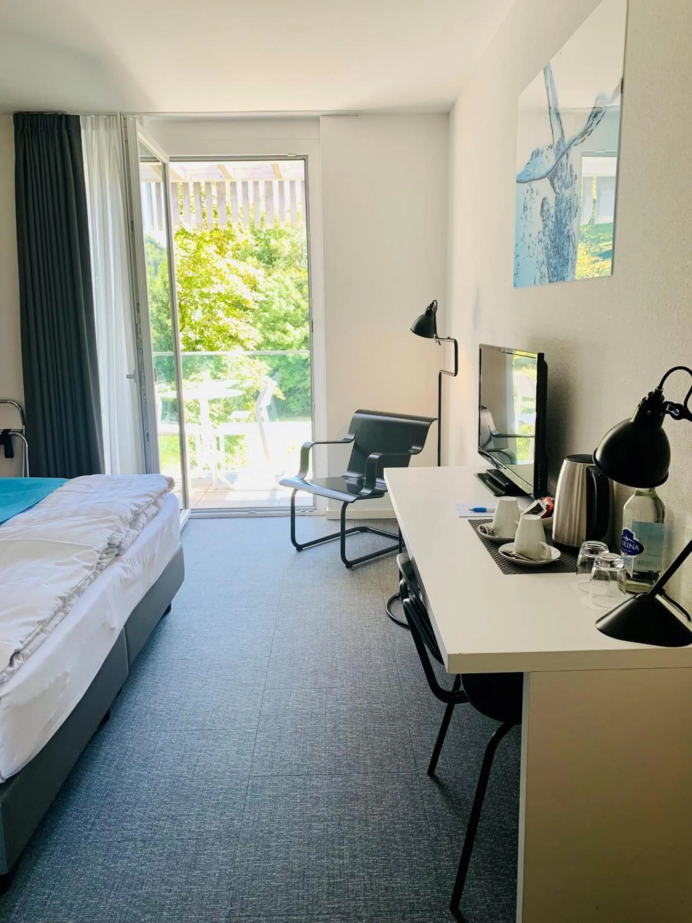 Balcony/Terrace, Bed in Hôtel de la Source Yverdon-les-Bains