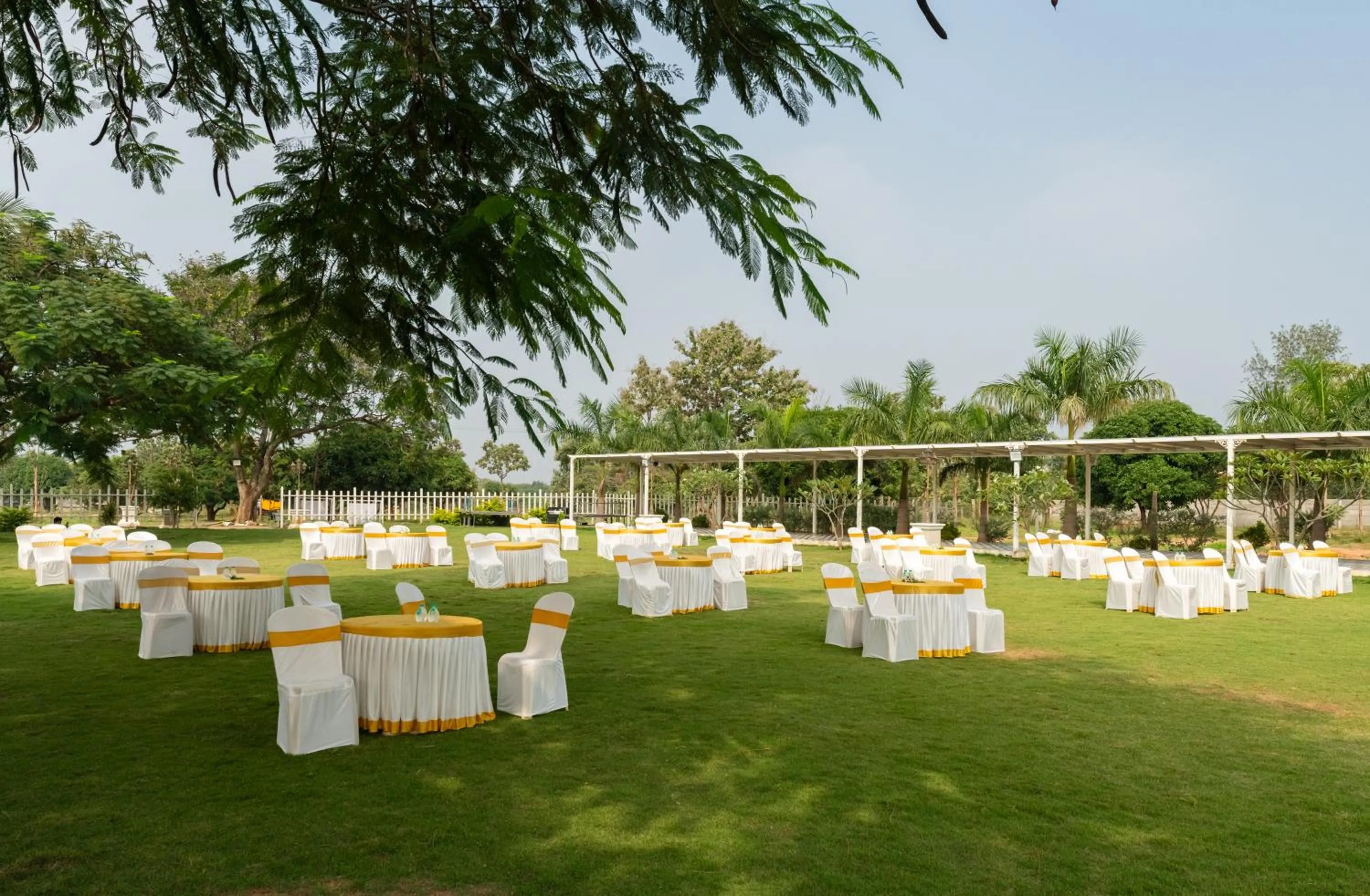 Restaurant/places to eat in CSR Landmark Resorts