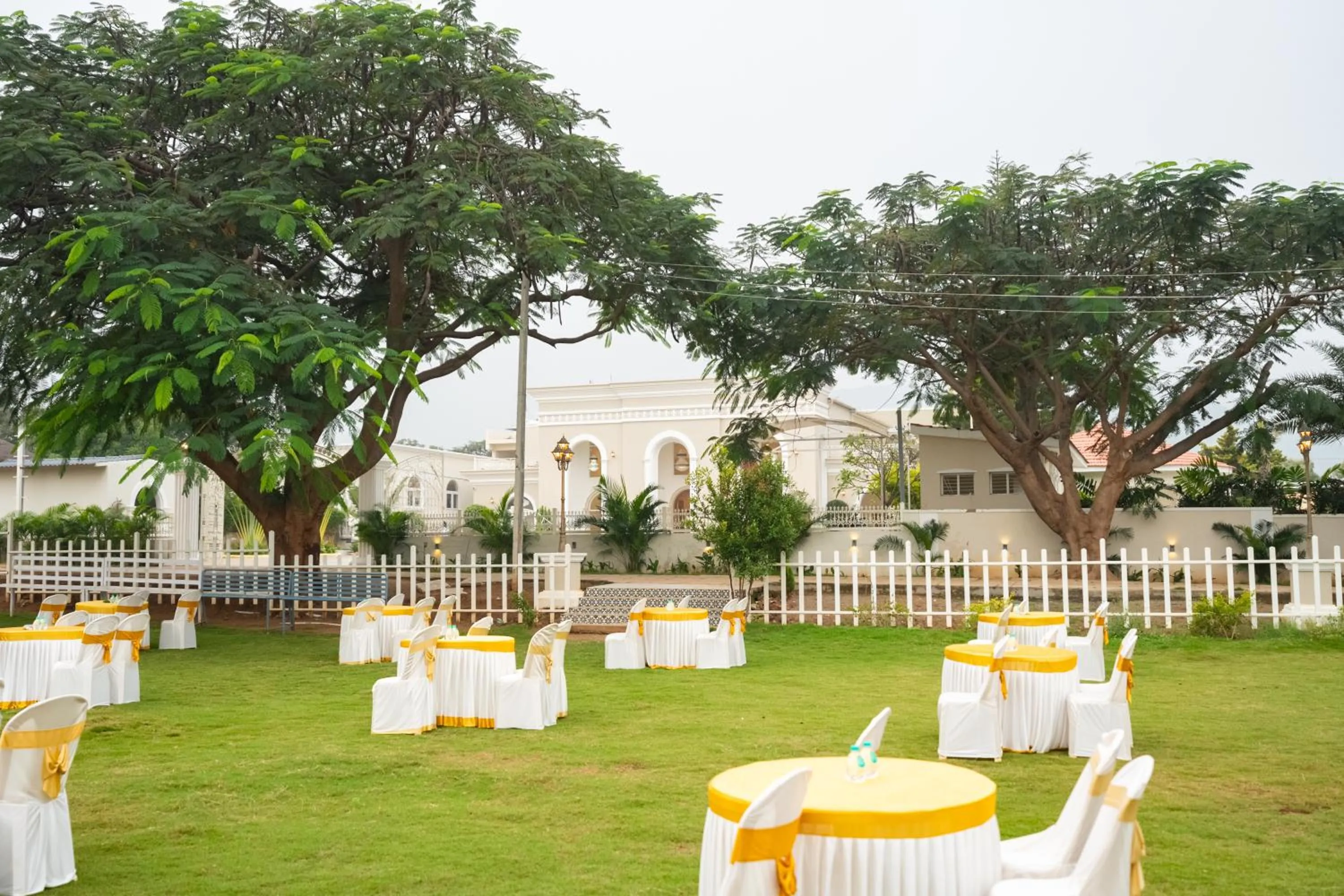 Restaurant/places to eat in CSR Landmark Resorts