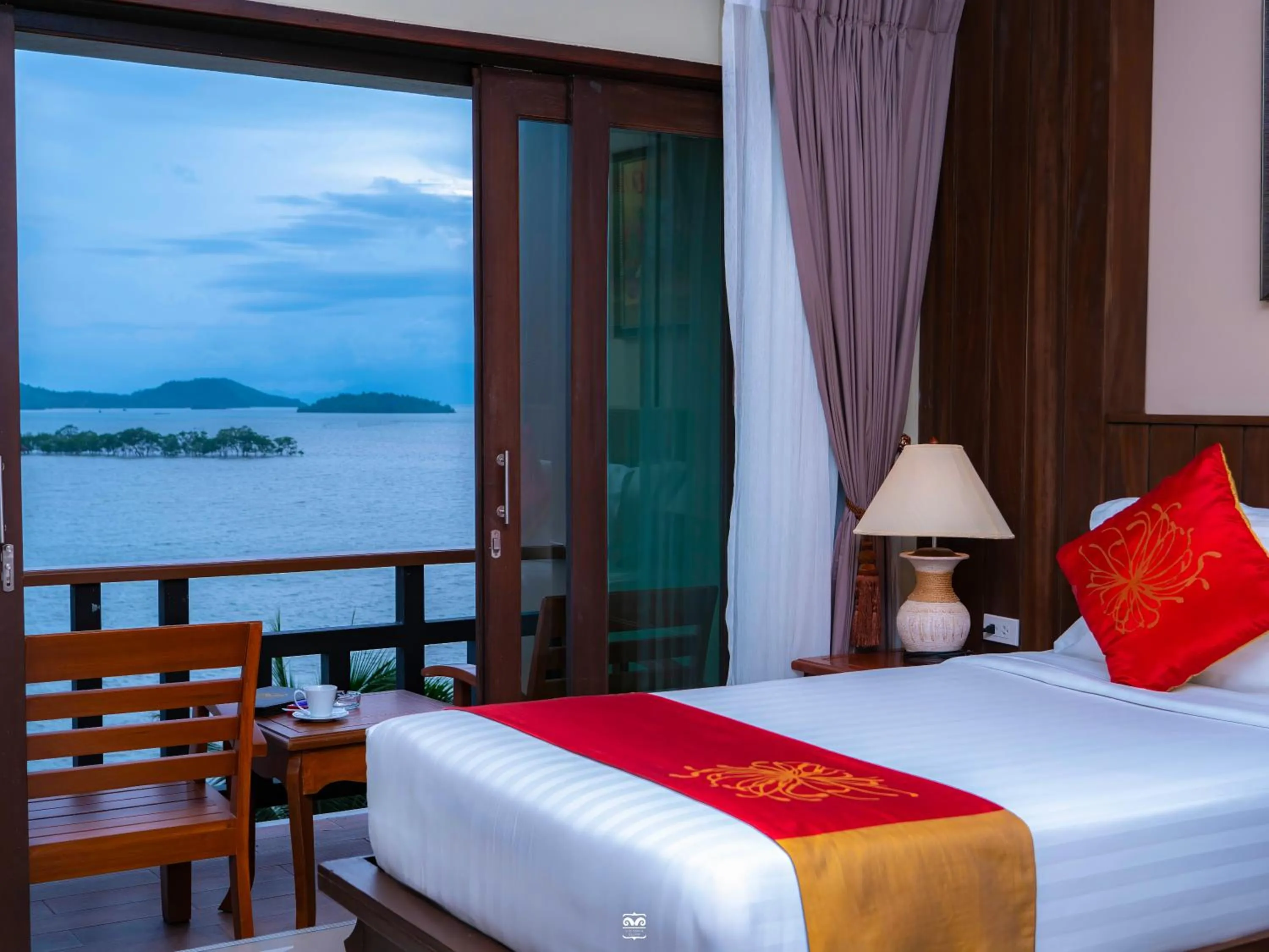 Bed in Victoria Cliff Hotel & Resort, Kawthaung