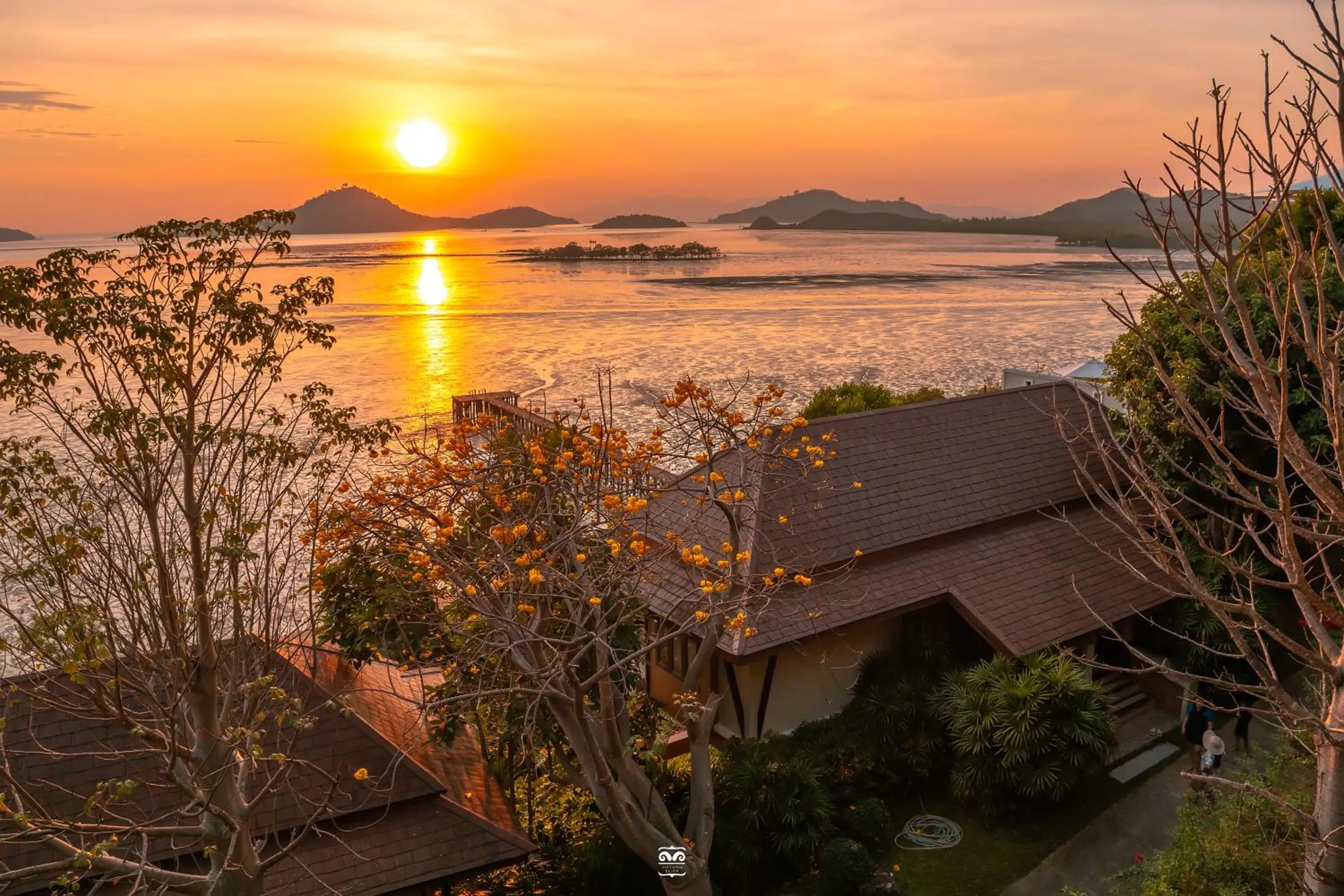 Day in Victoria Cliff Hotel & Resort, Kawthaung