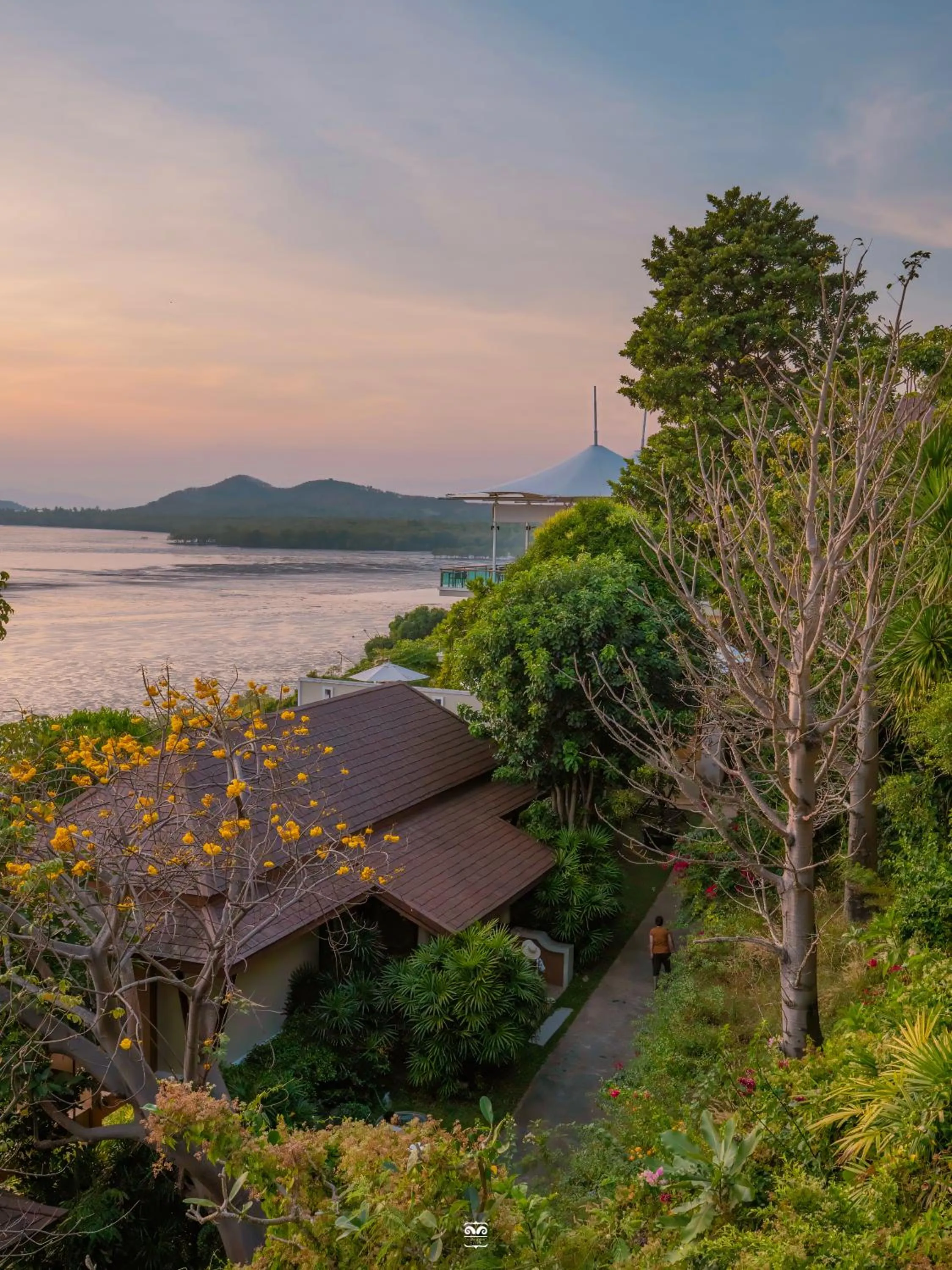 Day in Victoria Cliff Hotel & Resort, Kawthaung