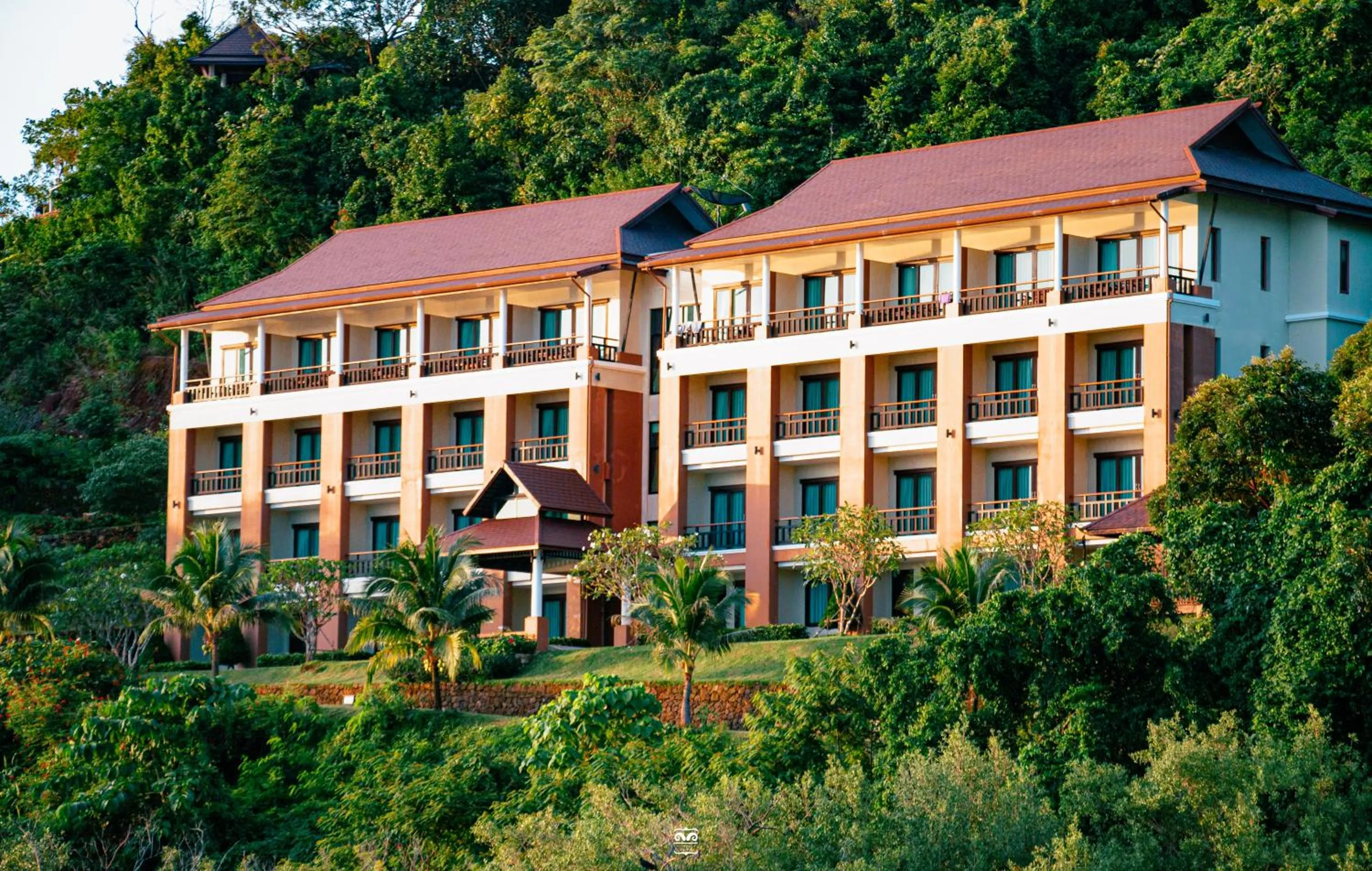 Day in Victoria Cliff Hotel & Resort, Kawthaung