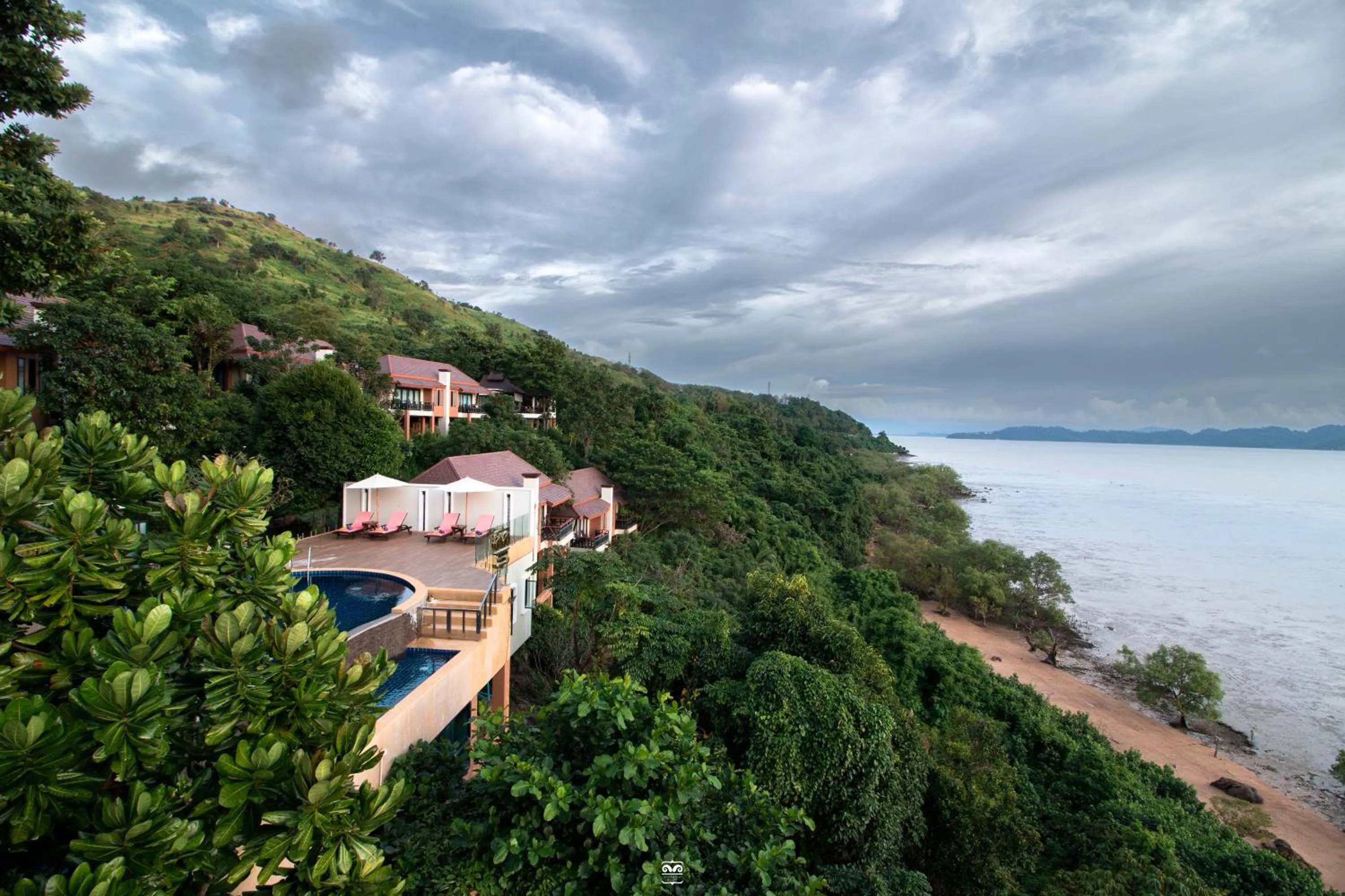 Day in Victoria Cliff Hotel & Resort, Kawthaung