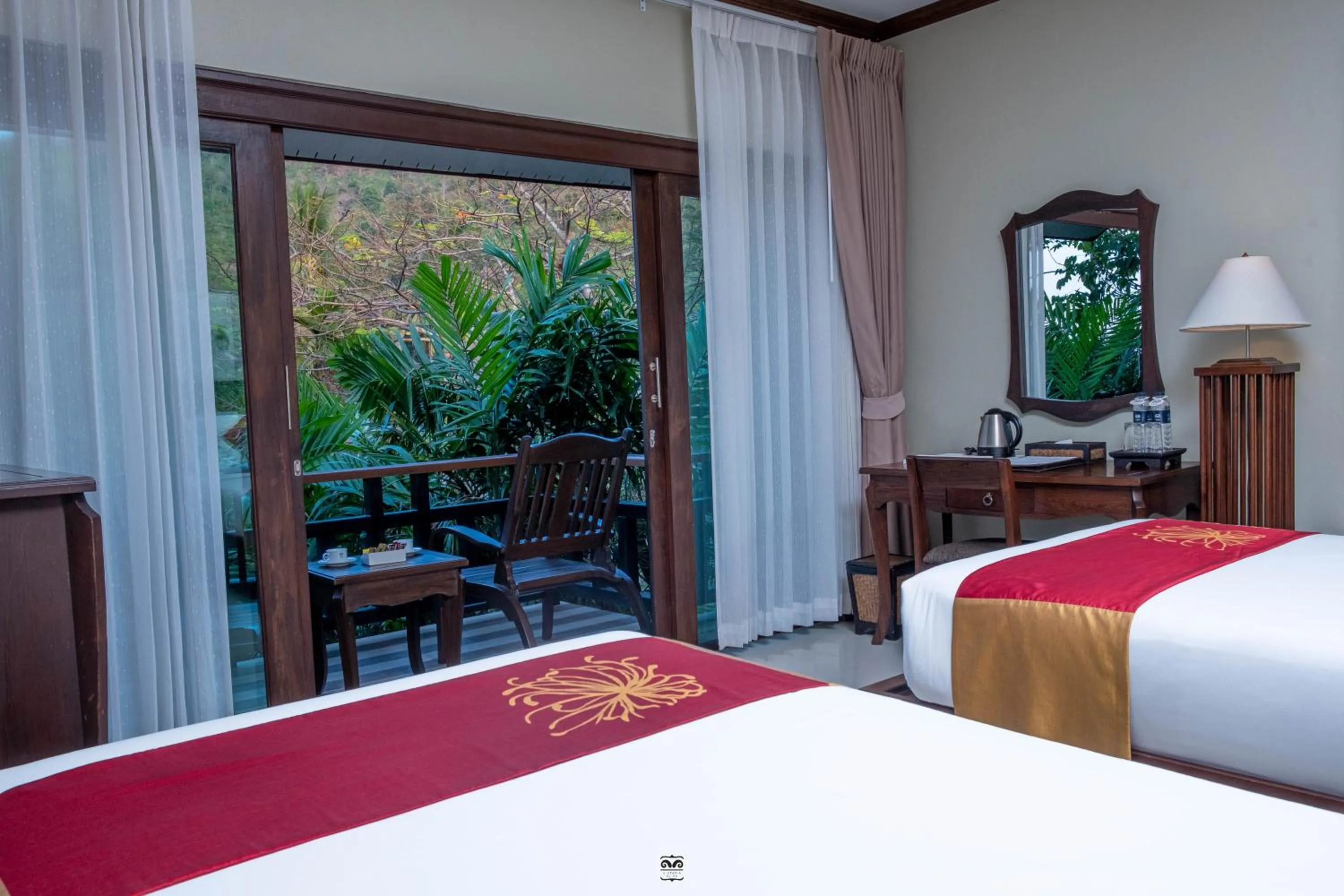 Patio, Bed in Victoria Cliff Hotel & Resort, Kawthaung