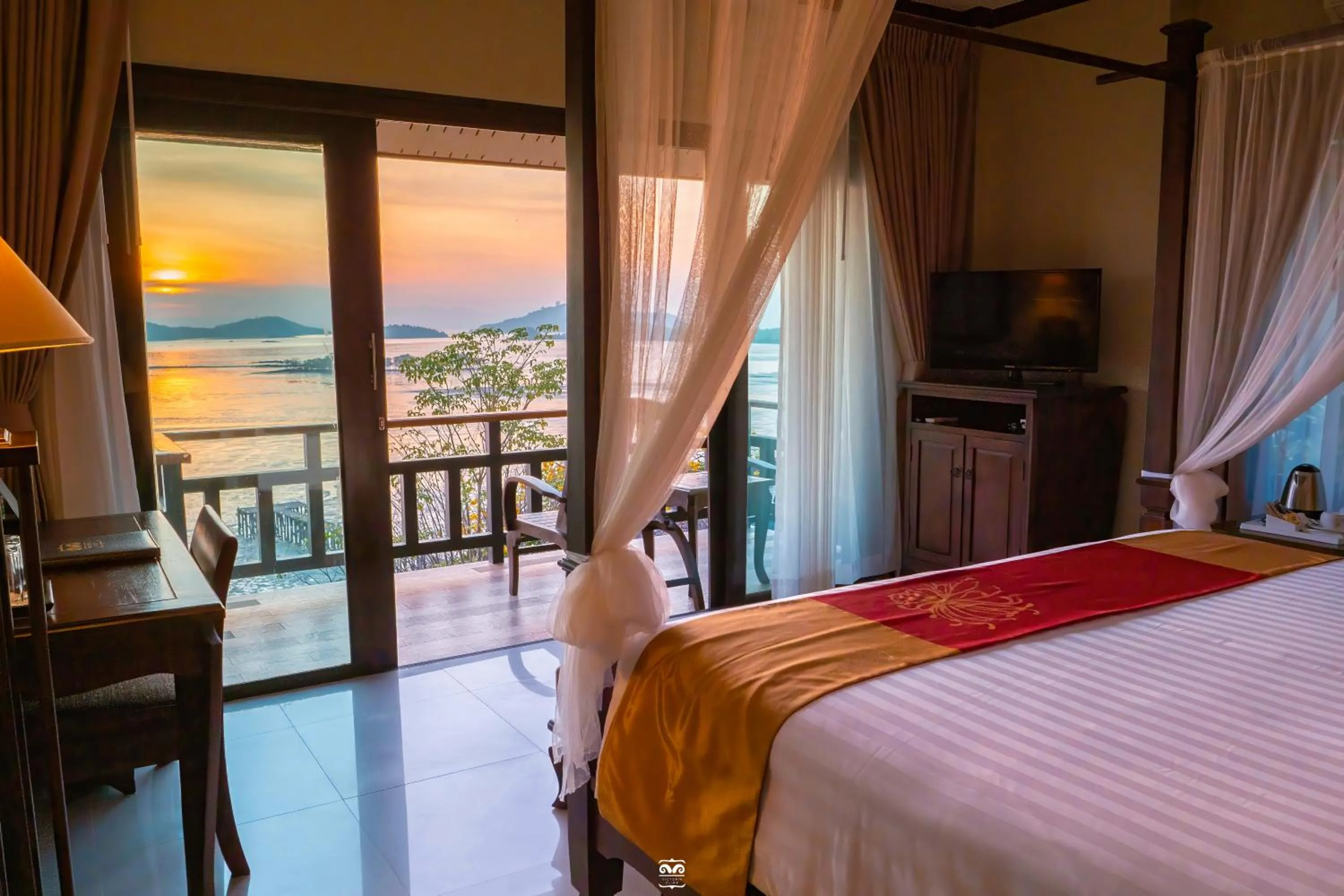 Bed in Victoria Cliff Hotel & Resort, Kawthaung