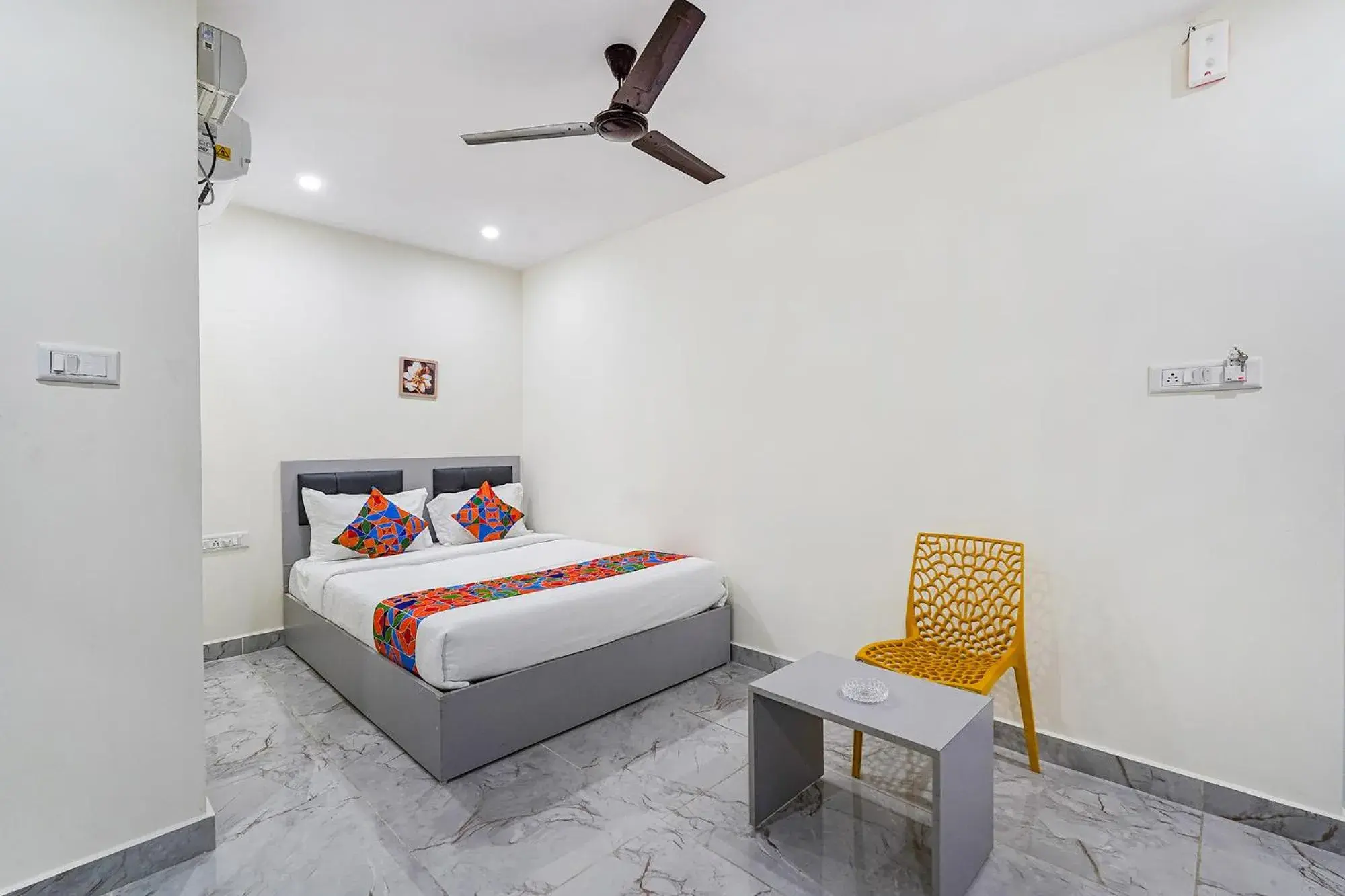 Deluxe Room - single occupancy in FabHotel Ivory Pearl - Nr Sony Signal Deluxe Room - single occupancy in FabHotel Ivory Pearl - Nr Sony Signal