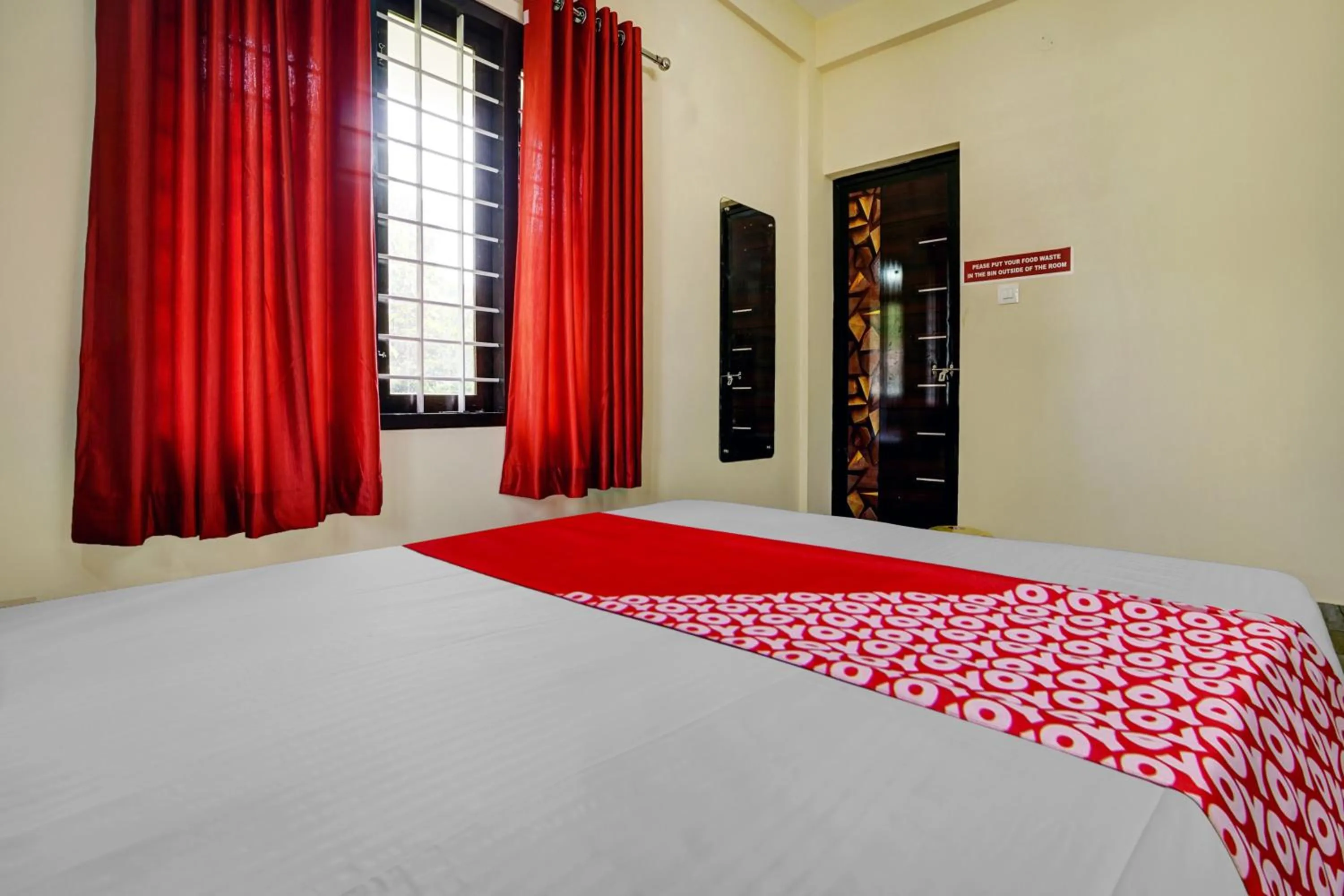 Bedroom, Bed in Hotel O Versatile Inn