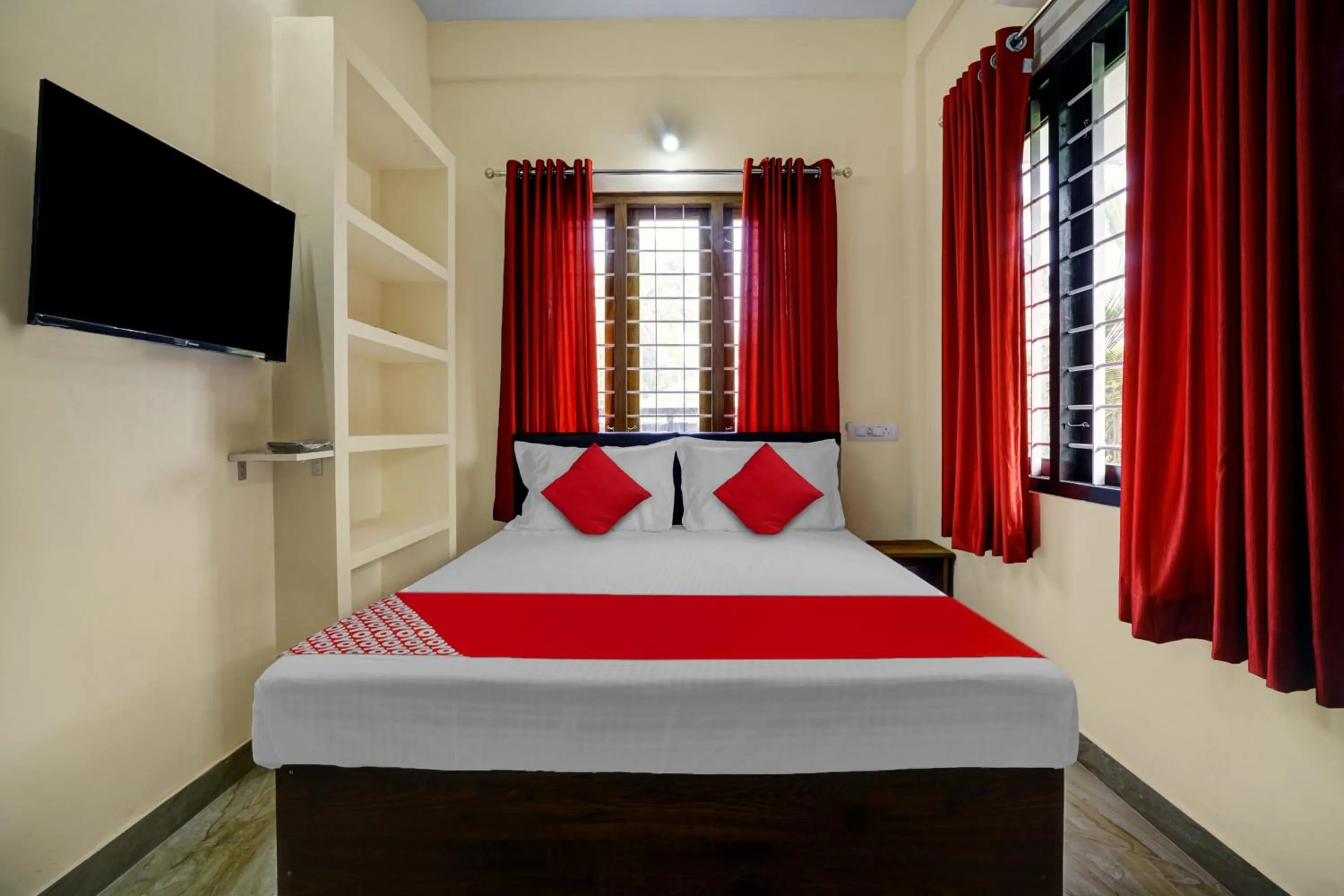 Bedroom, Bed in Hotel O Versatile Inn