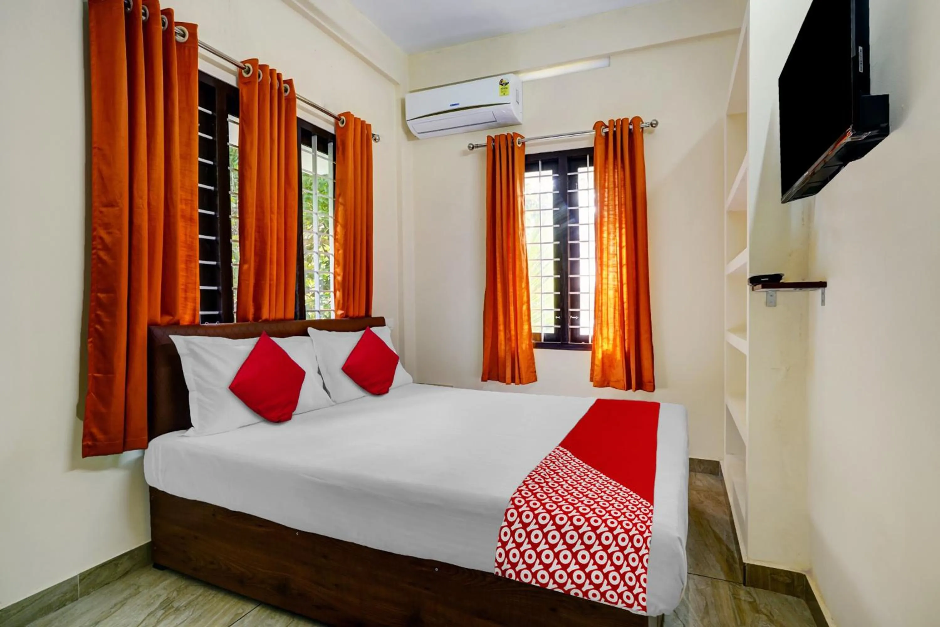 Bedroom, Bed in Hotel O Versatile Inn