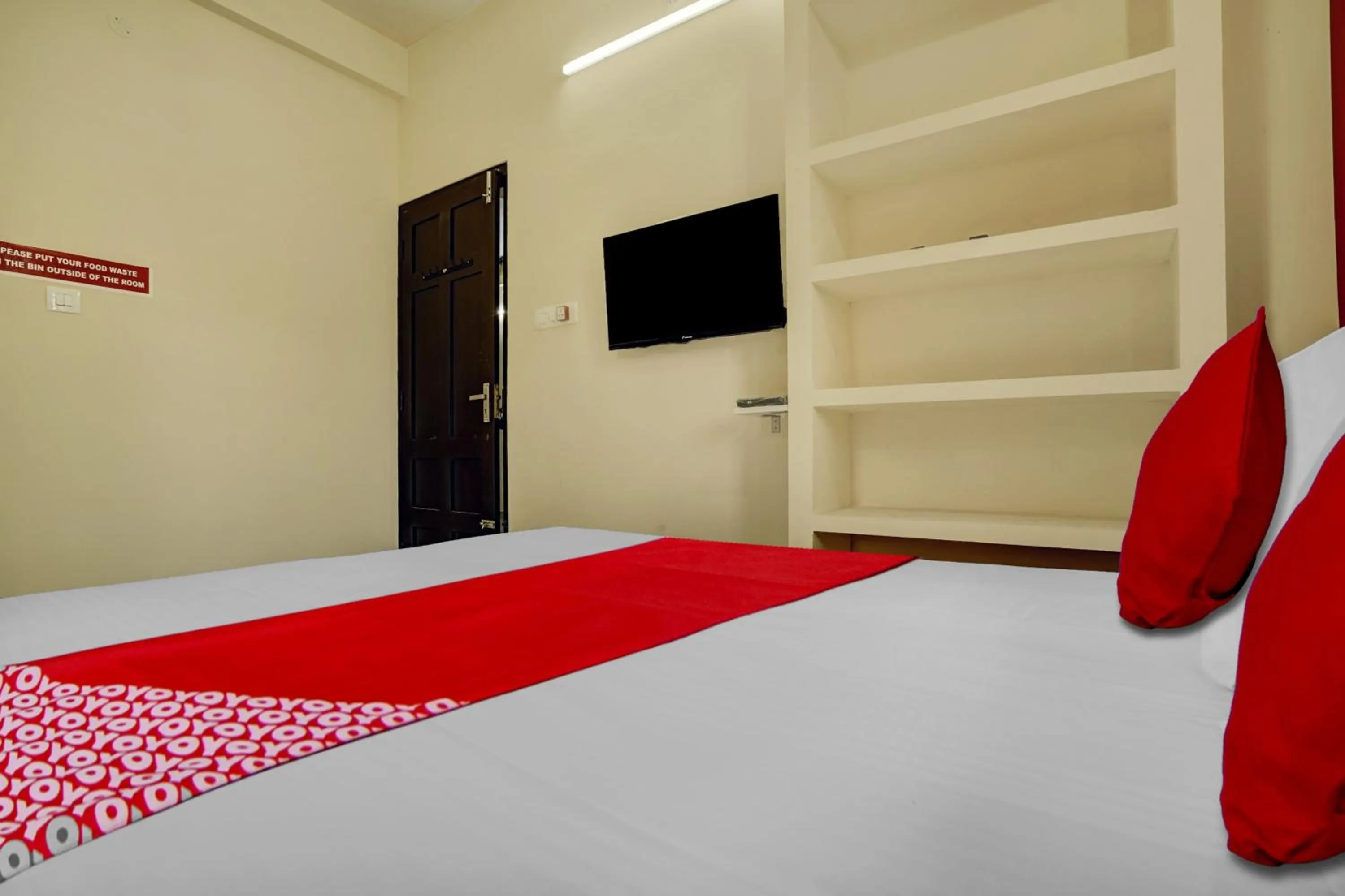 Bedroom, Bed in Hotel O Versatile Inn