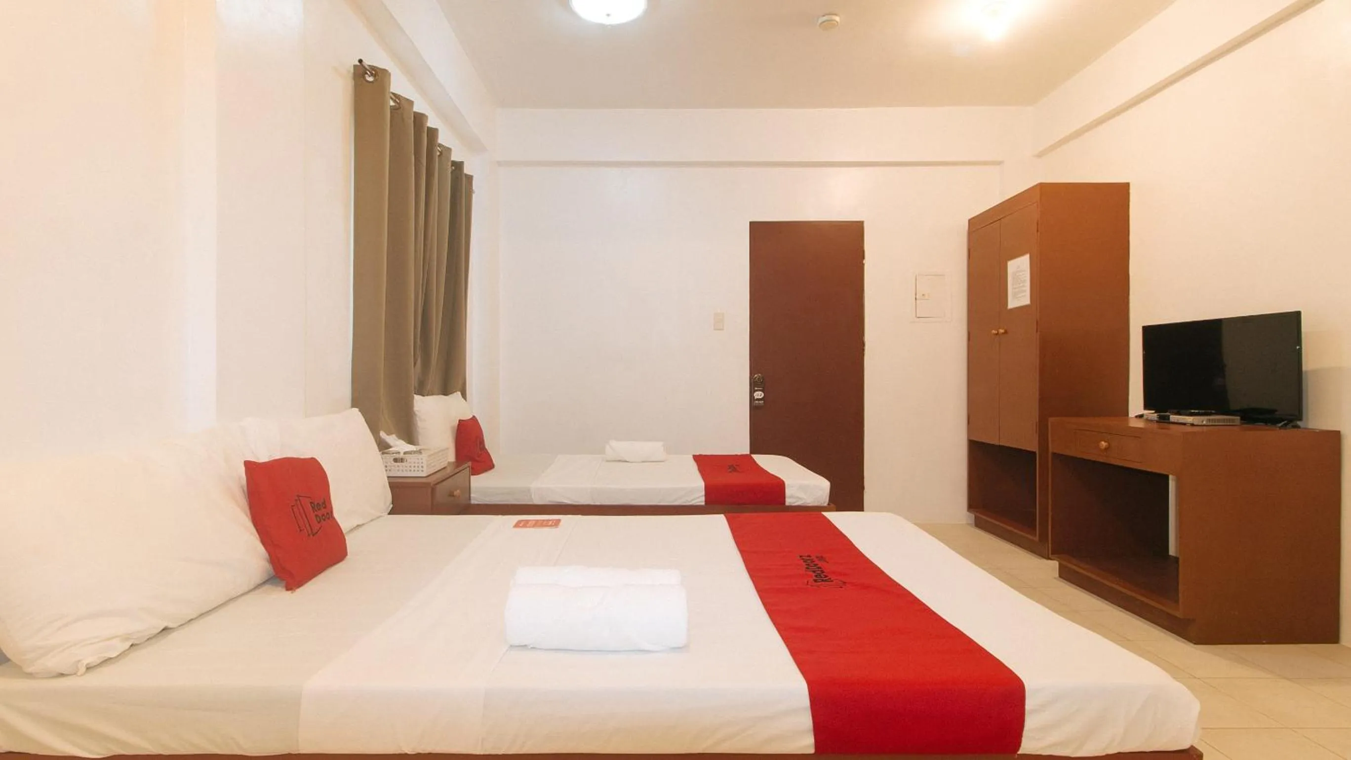 Bed in RedDoorz @ The Central Inn Boracay Island