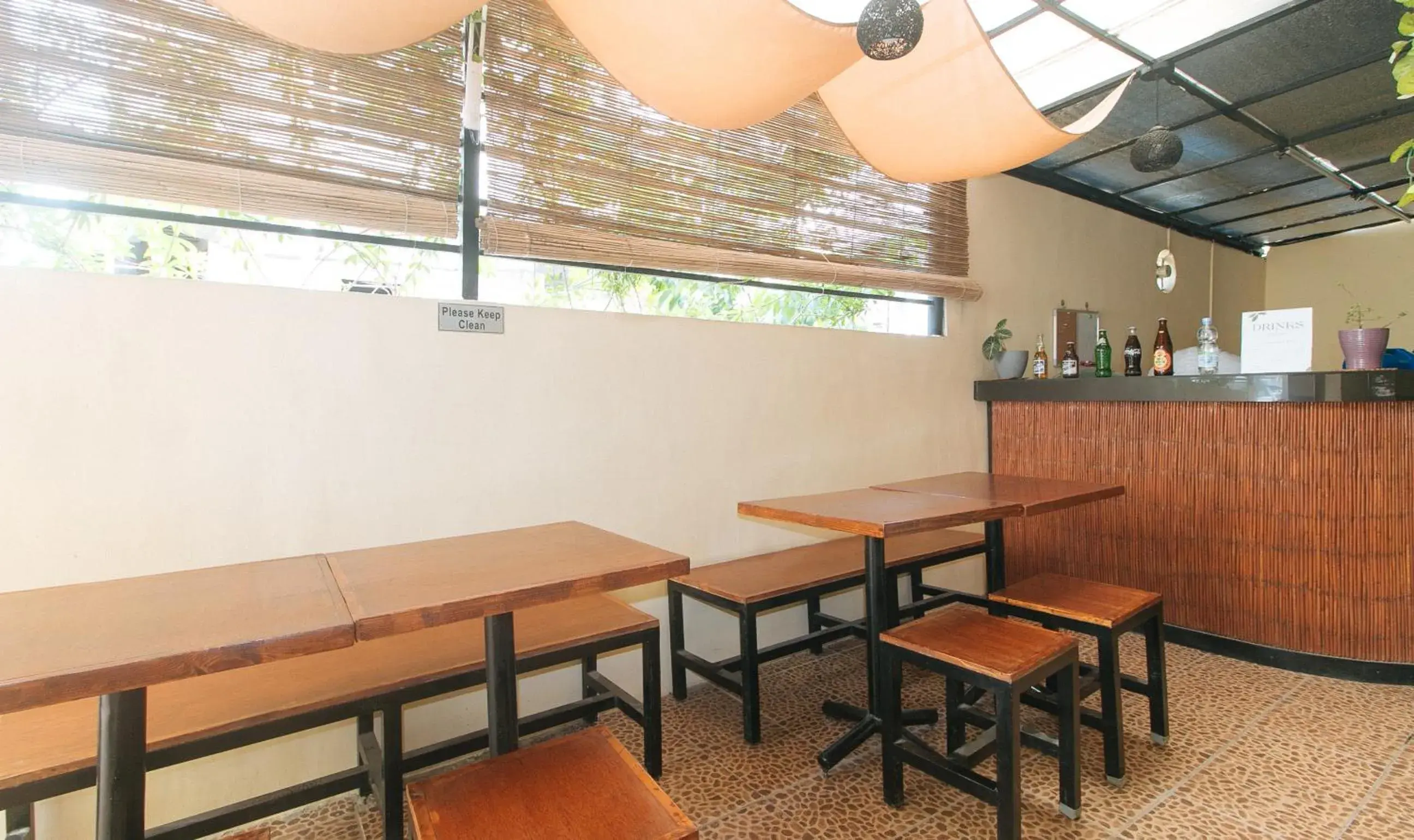 Restaurant/places to eat in RedDoorz @ The Central Inn Boracay Island Restaurant/places to eat in RedDoorz @ The Central Inn Boracay Island