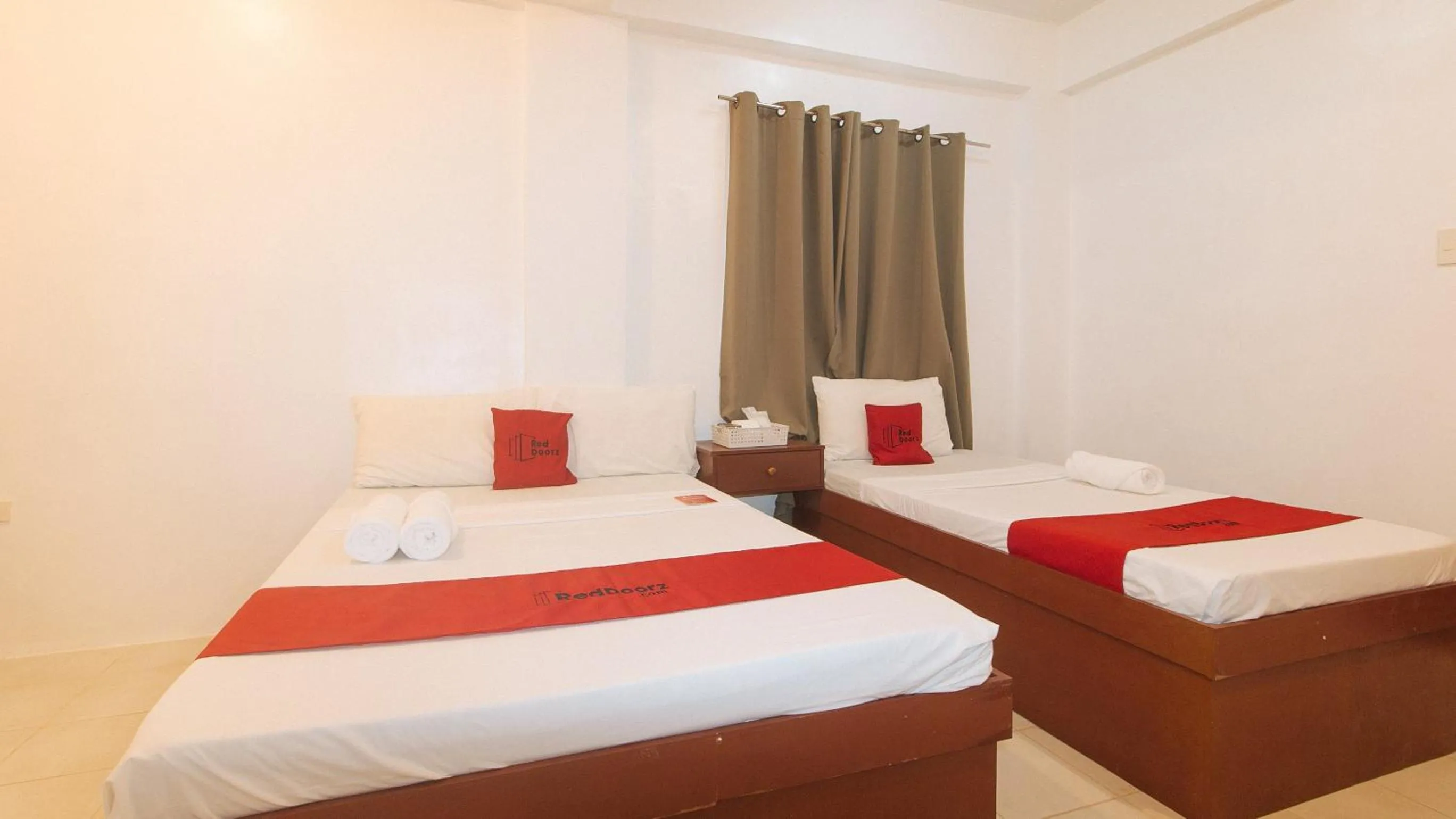 Bed in RedDoorz @ The Central Inn Boracay Island