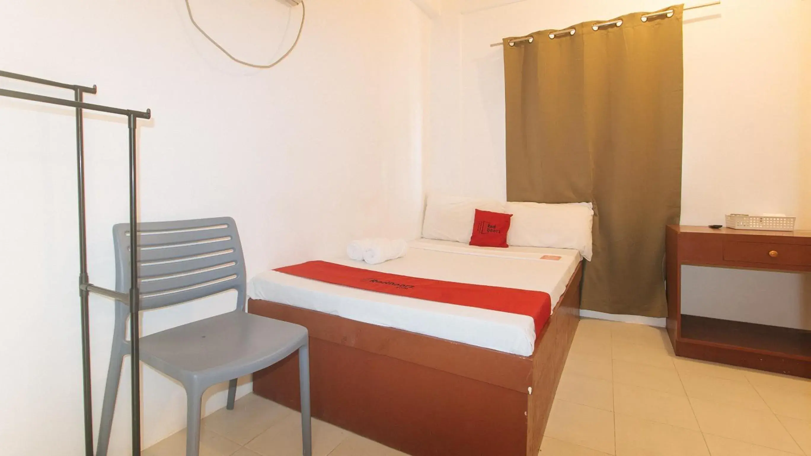 Bed in RedDoorz @ The Central Inn Boracay Island Bed in RedDoorz @ The Central Inn Boracay Island