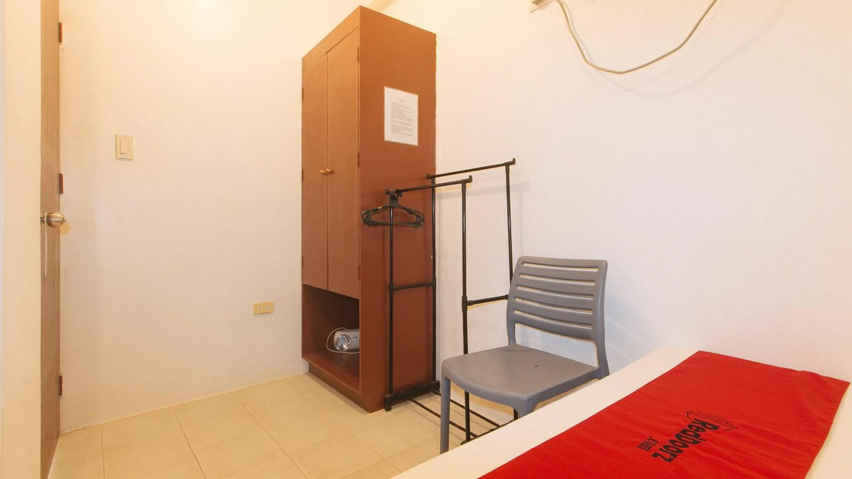 Bedroom, Bed in RedDoorz @ The Central Inn Boracay Island