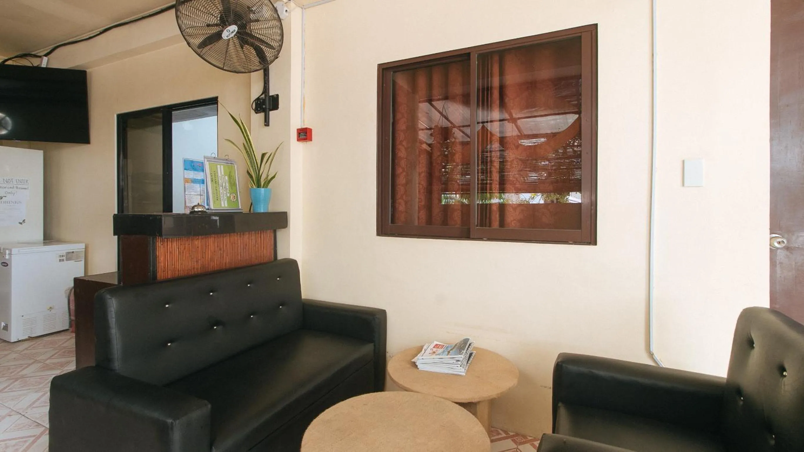Lobby or reception in RedDoorz @ The Central Inn Boracay Island