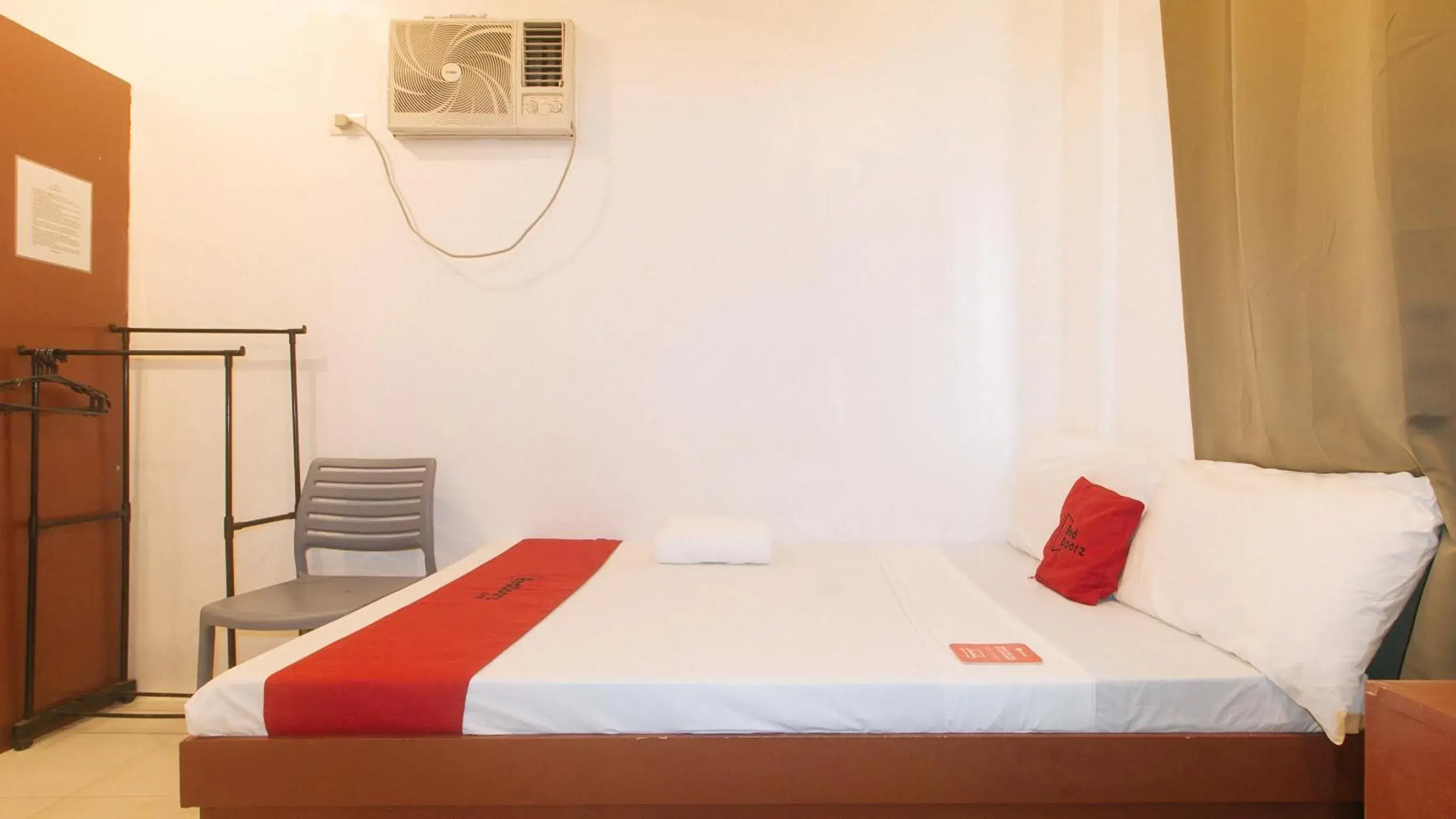 Bed in RedDoorz @ The Central Inn Boracay Island Bed in RedDoorz @ The Central Inn Boracay Island