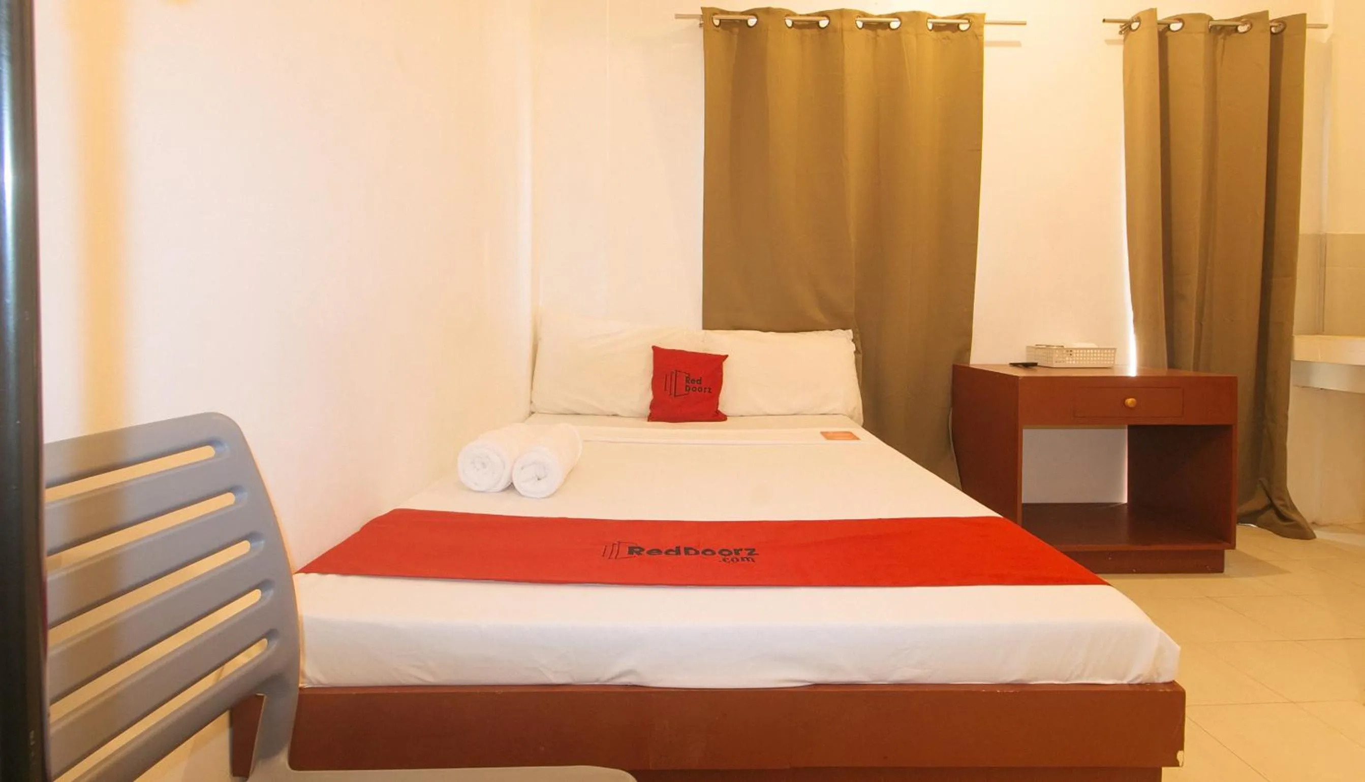 Bed in RedDoorz @ The Central Inn Boracay Island