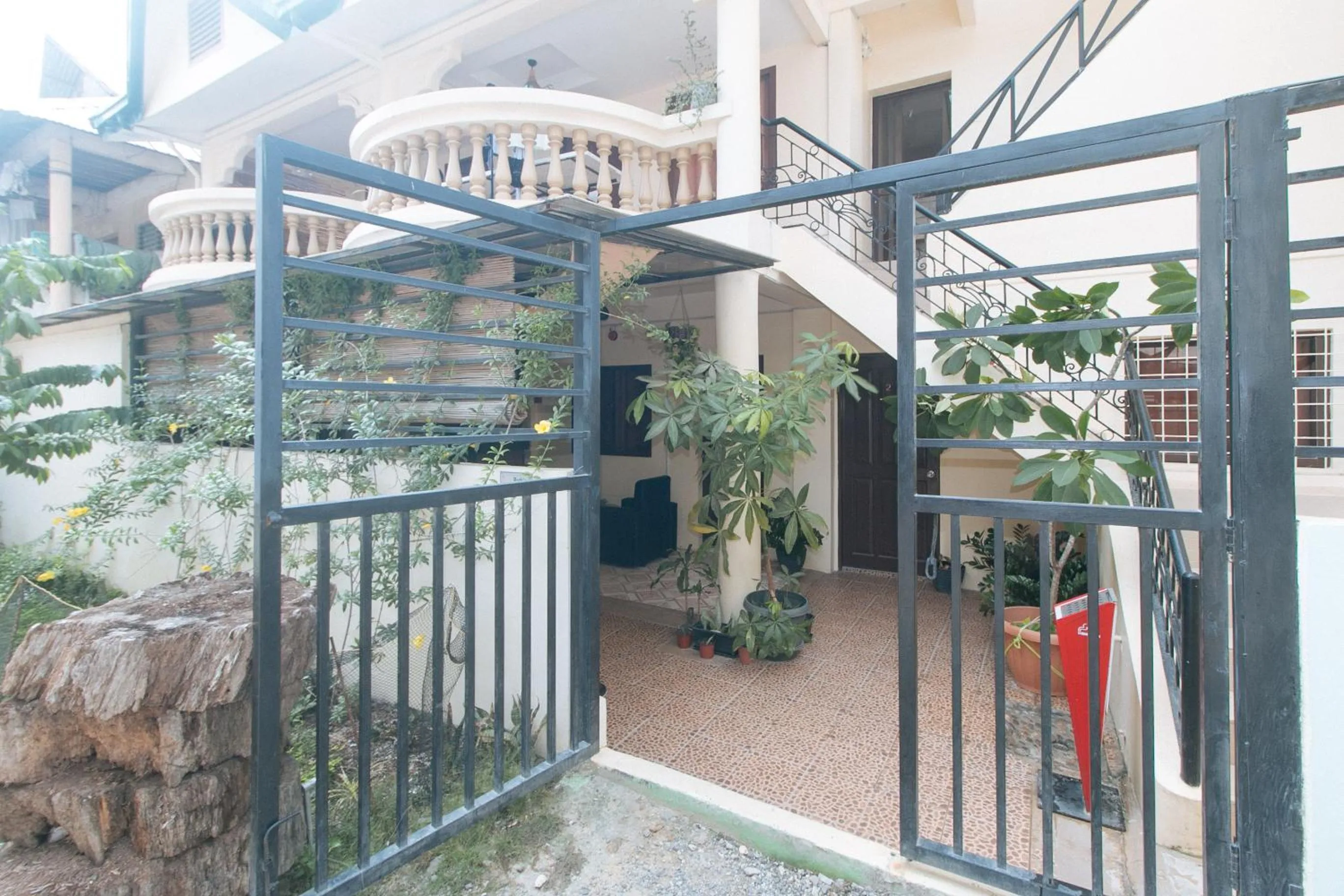 Property building in RedDoorz @ The Central Inn Boracay Island