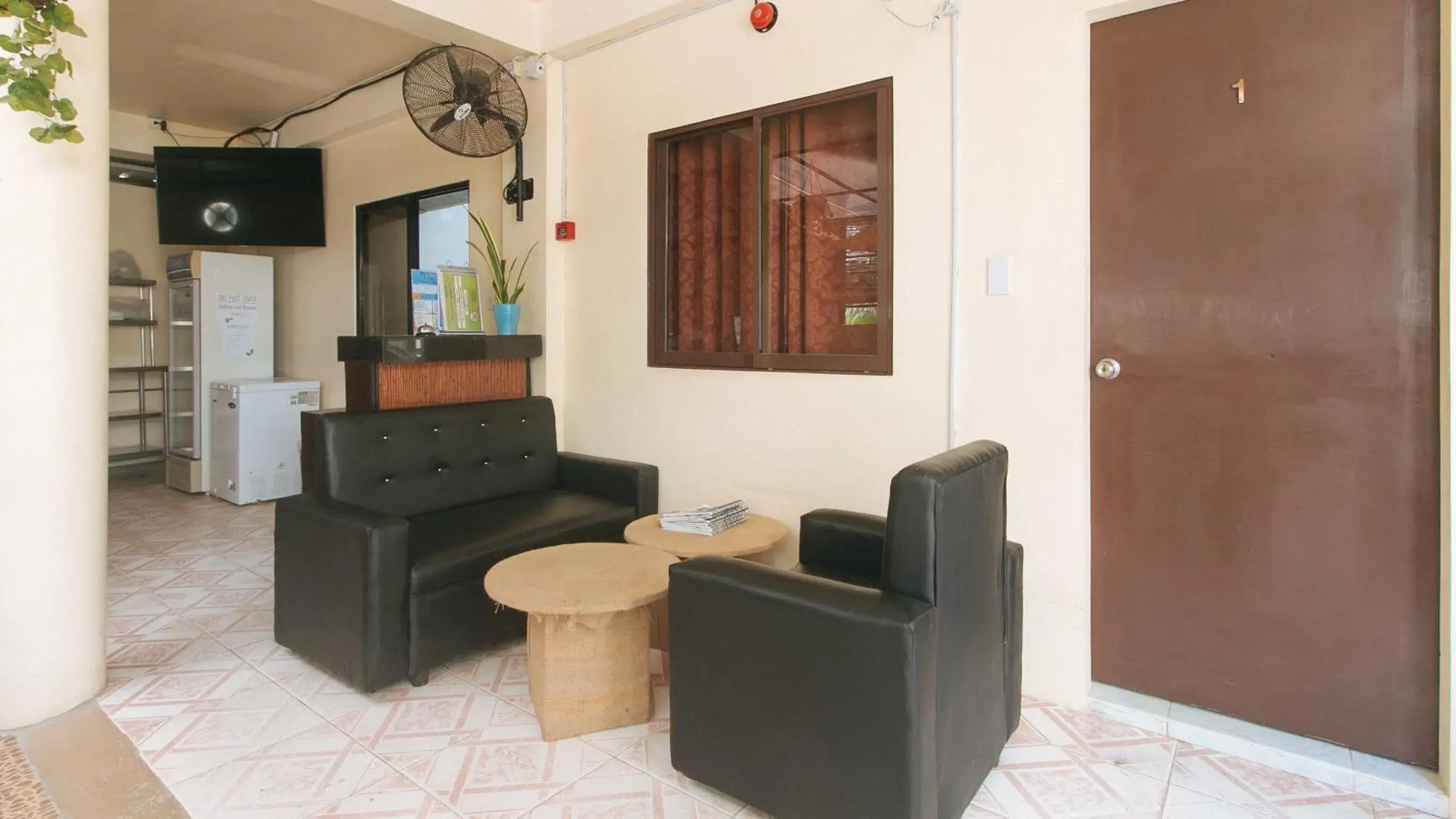 Lobby or reception in RedDoorz @ The Central Inn Boracay Island Lobby or reception in RedDoorz @ The Central Inn Boracay Island