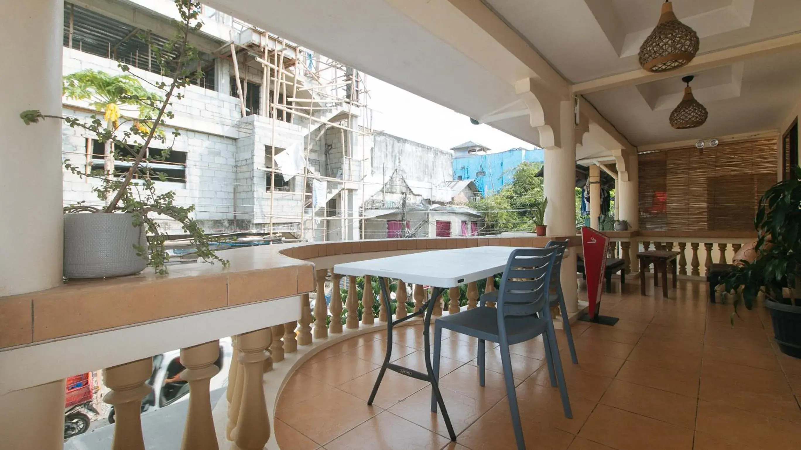 Property building in RedDoorz @ The Central Inn Boracay Island Property building in RedDoorz @ The Central Inn Boracay Island