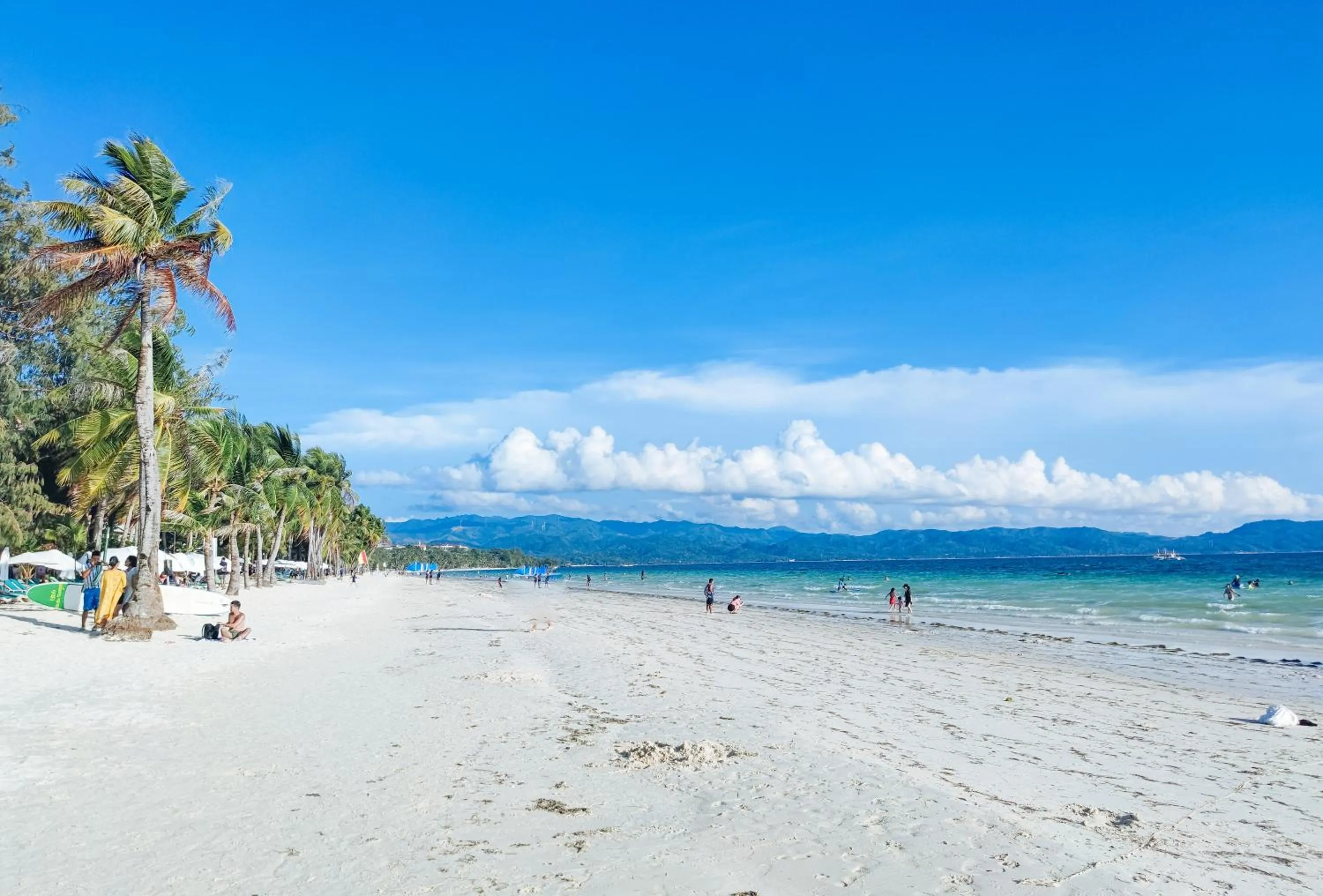 Beach in RedDoorz @ The Central Inn Boracay Island