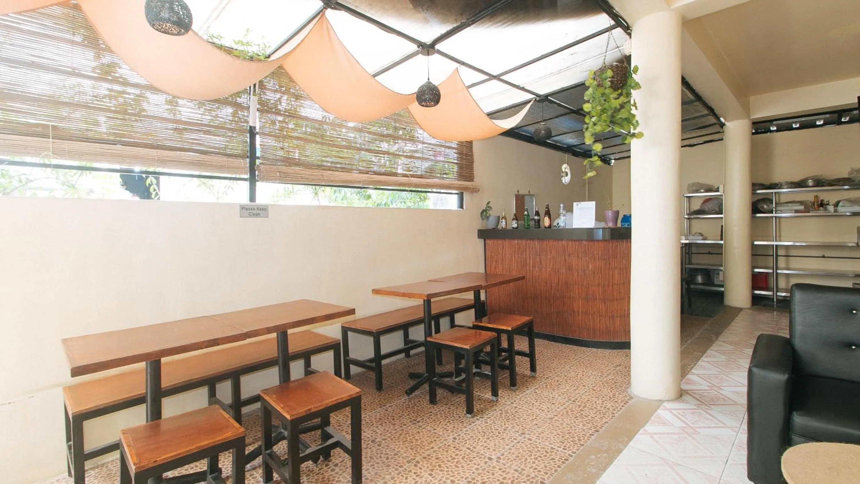 Restaurant/places to eat in RedDoorz @ The Central Inn Boracay Island