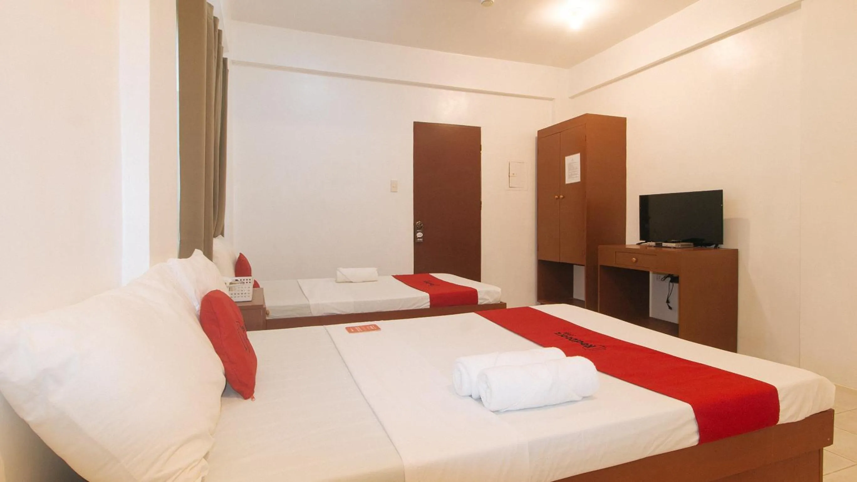 Bed in RedDoorz @ The Central Inn Boracay Island