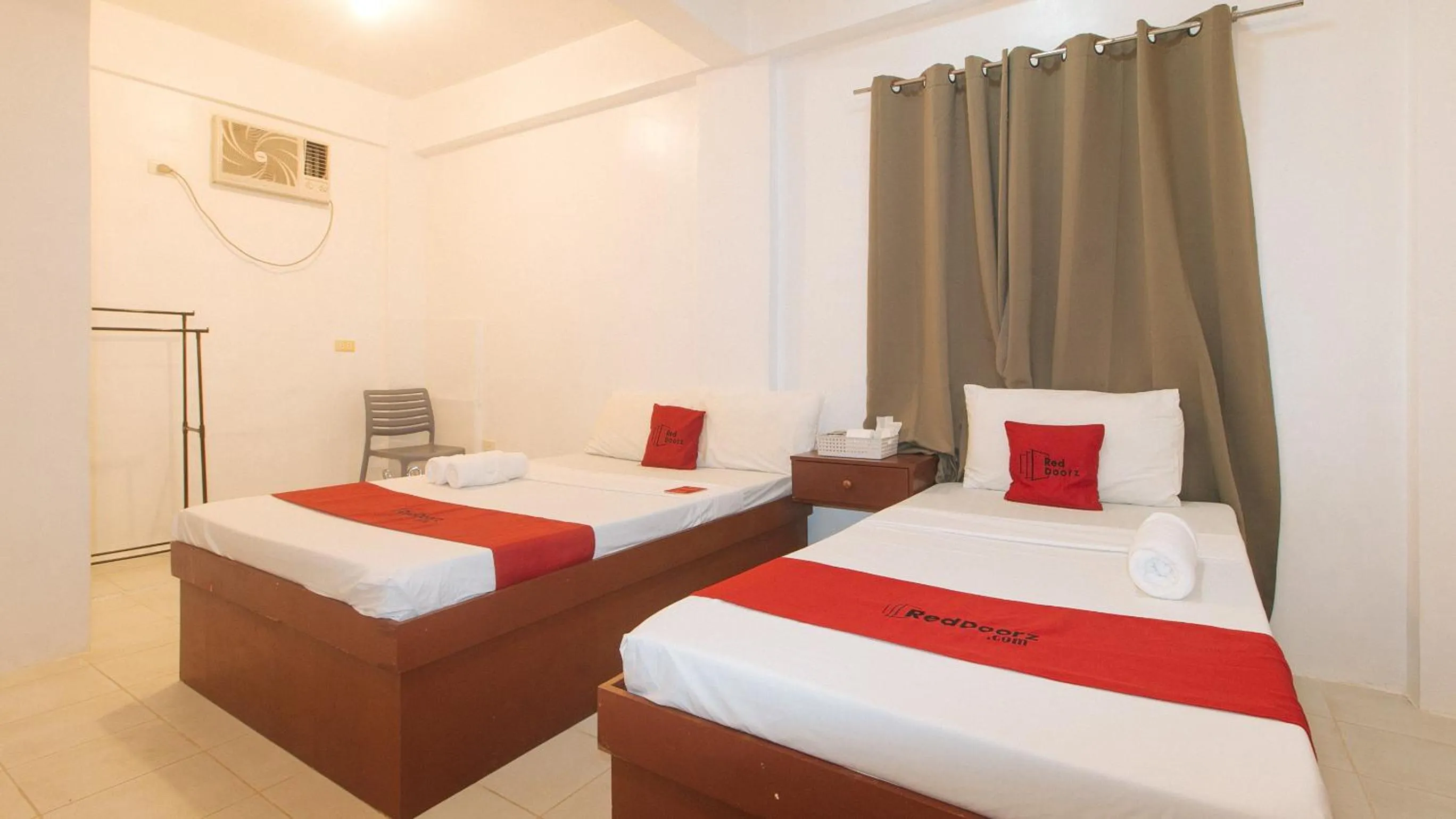 Bed in RedDoorz @ The Central Inn Boracay Island