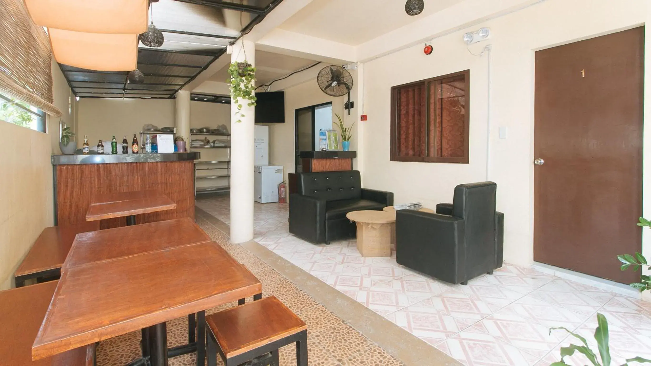 Lobby or reception in RedDoorz @ The Central Inn Boracay Island Lobby or reception in RedDoorz @ The Central Inn Boracay Island