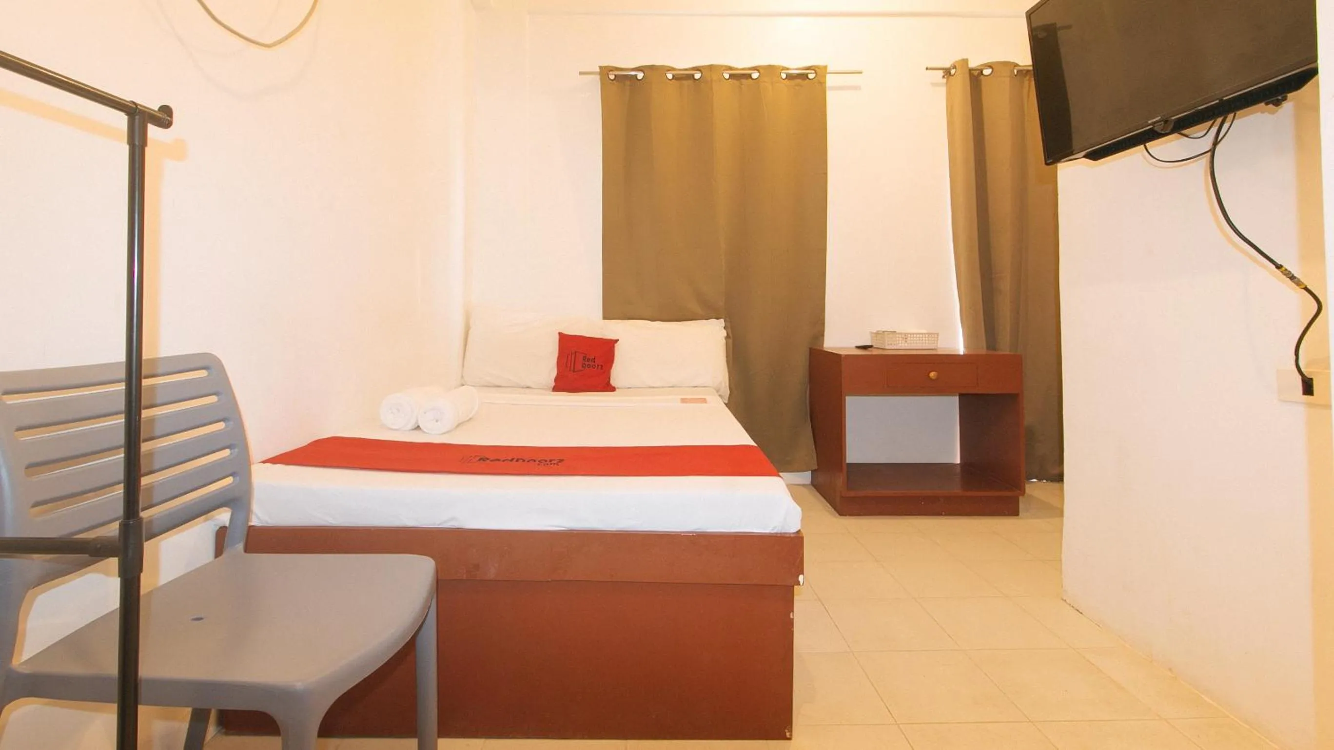 Bed in RedDoorz @ The Central Inn Boracay Island