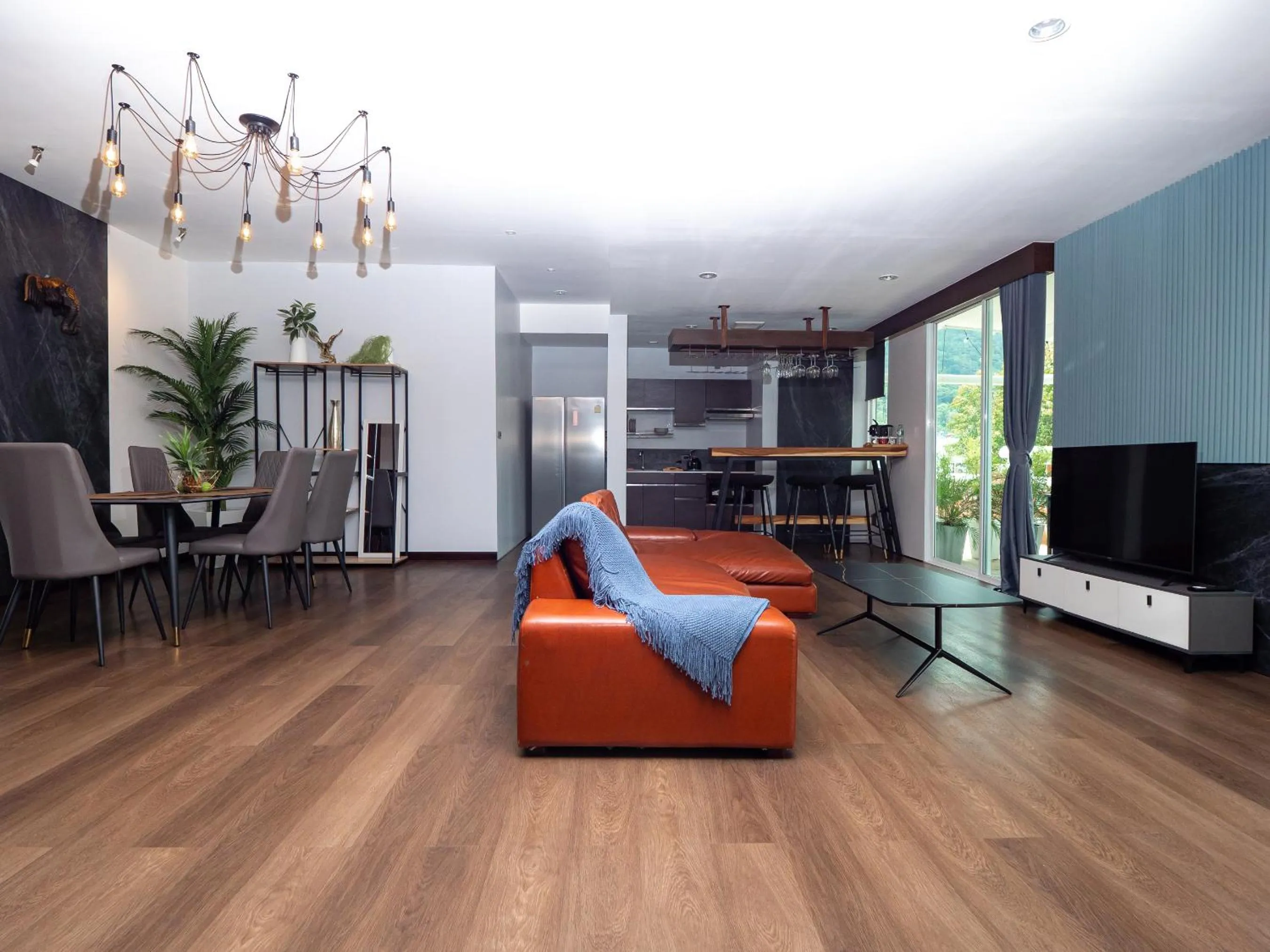 Communal lounge/ TV room in Grand Penthouse by Grand Orlov Apart