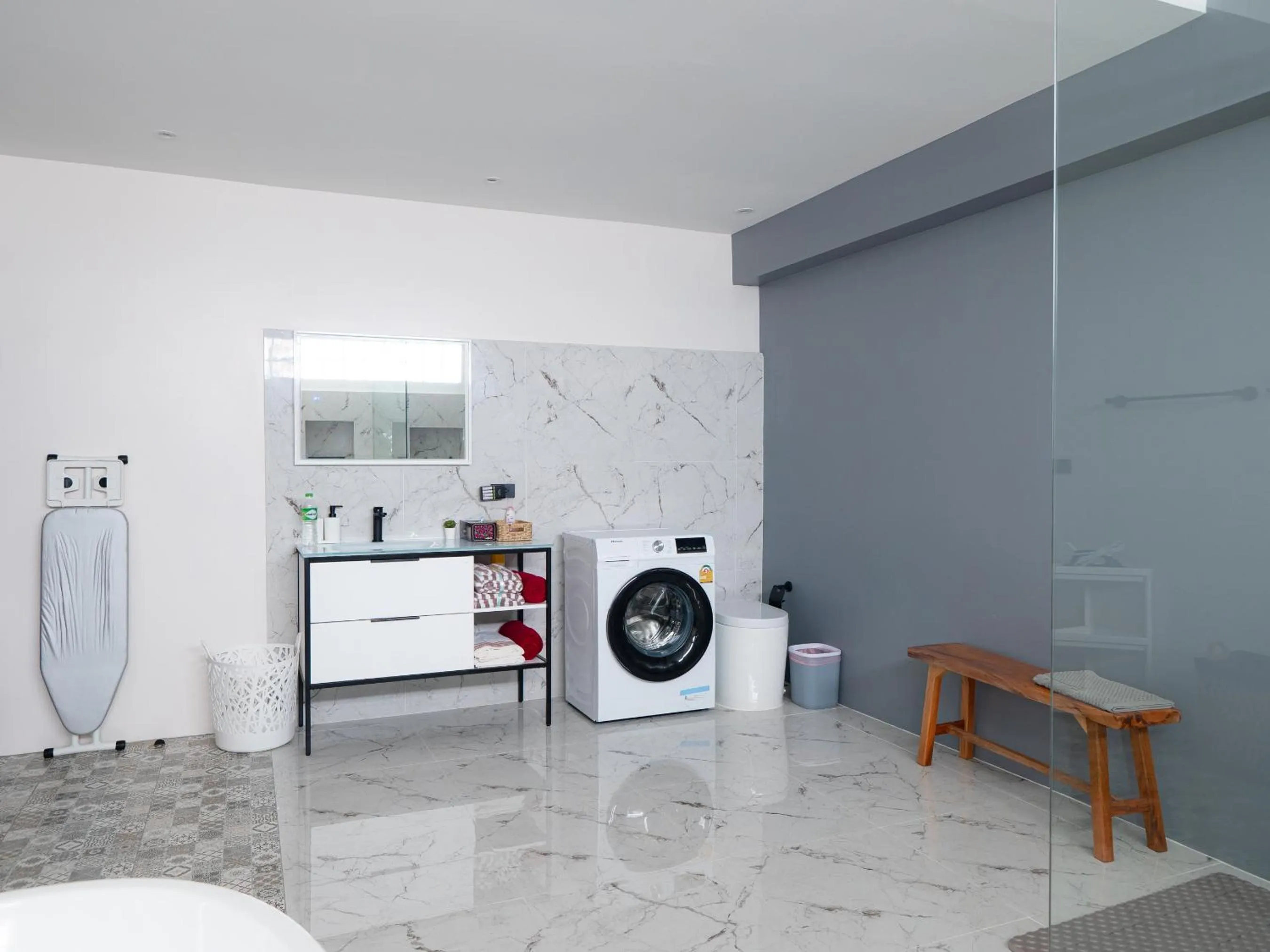 washing machine in Grand Penthouse by Grand Orlov Apart