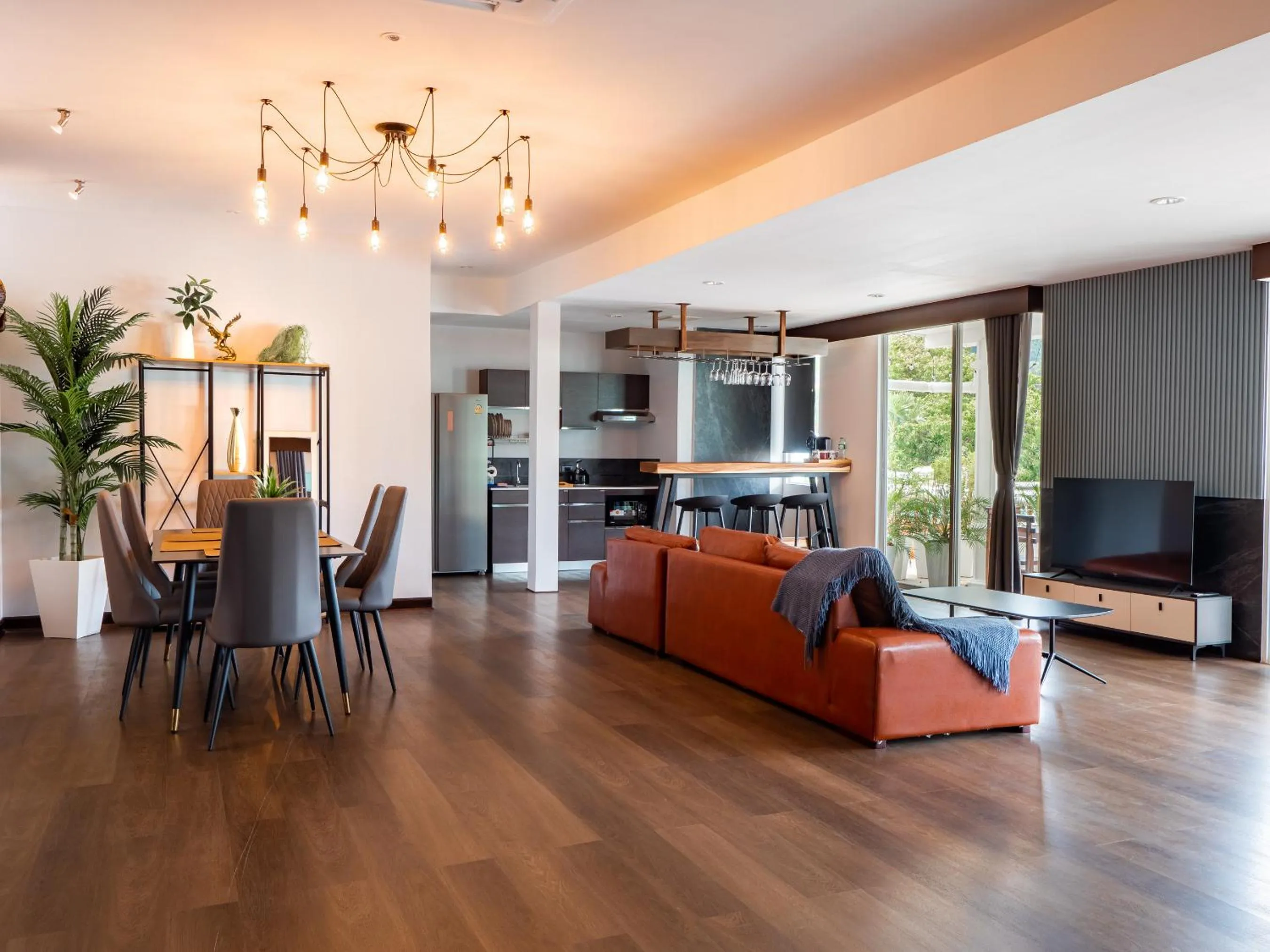 Communal lounge/ TV room in Grand Penthouse by Grand Orlov Apart