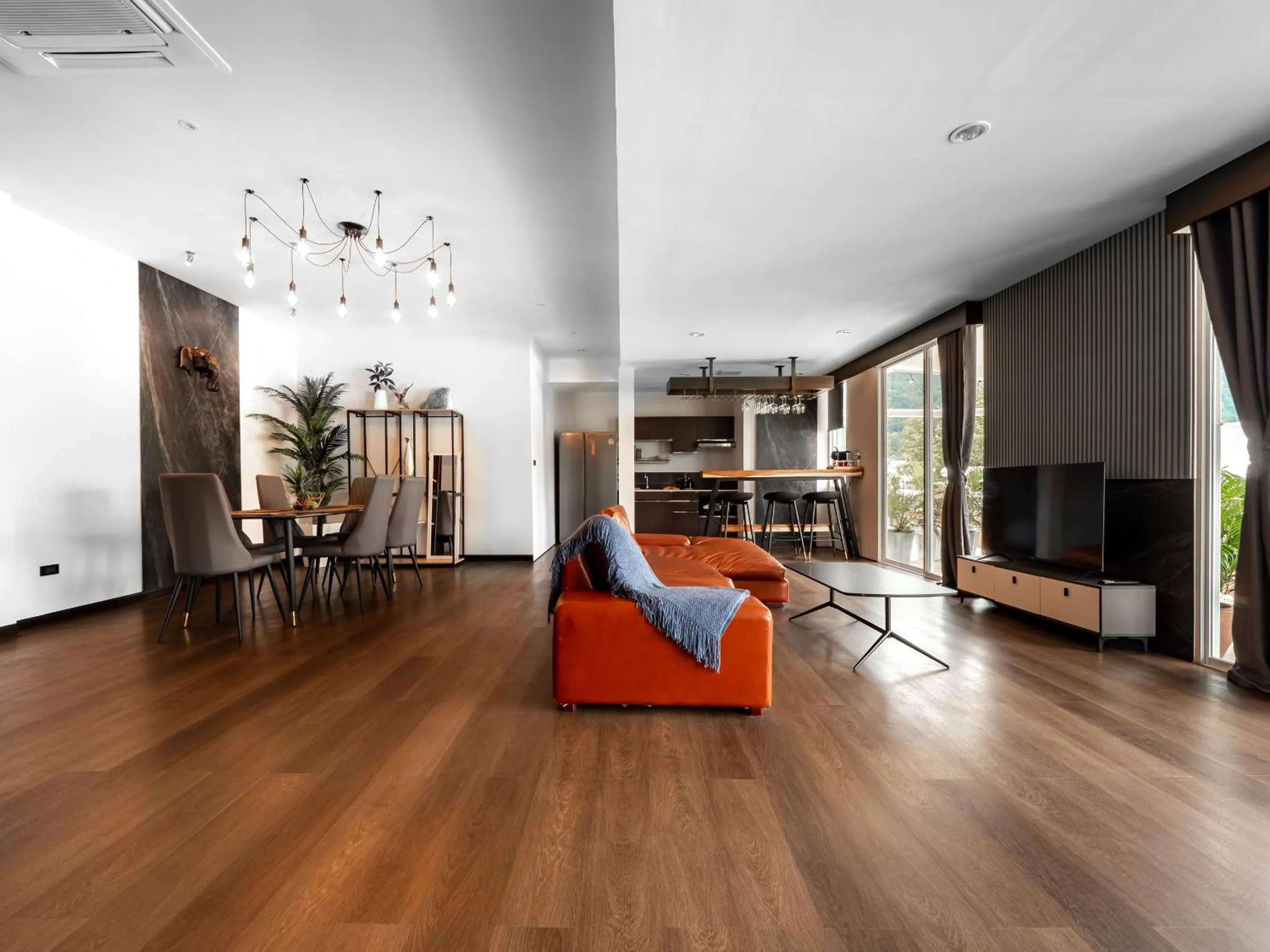 Communal lounge/ TV room in Grand Penthouse by Grand Orlov Apart