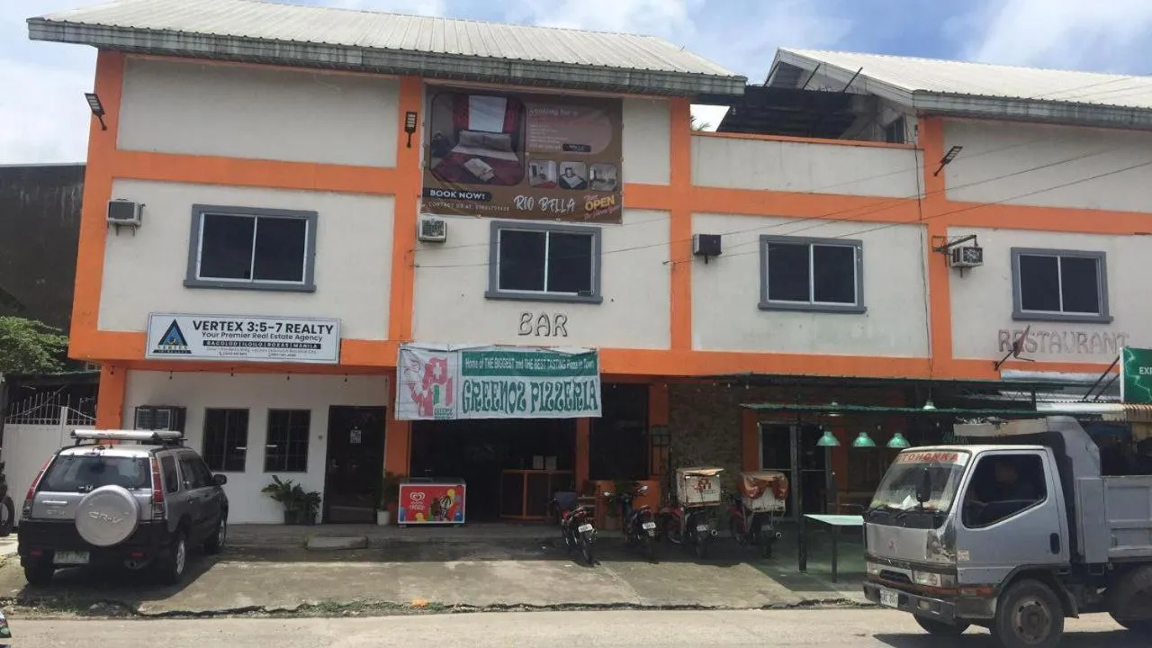 Property building in RedDoorz at Rio Bella Lacson St Bacolod