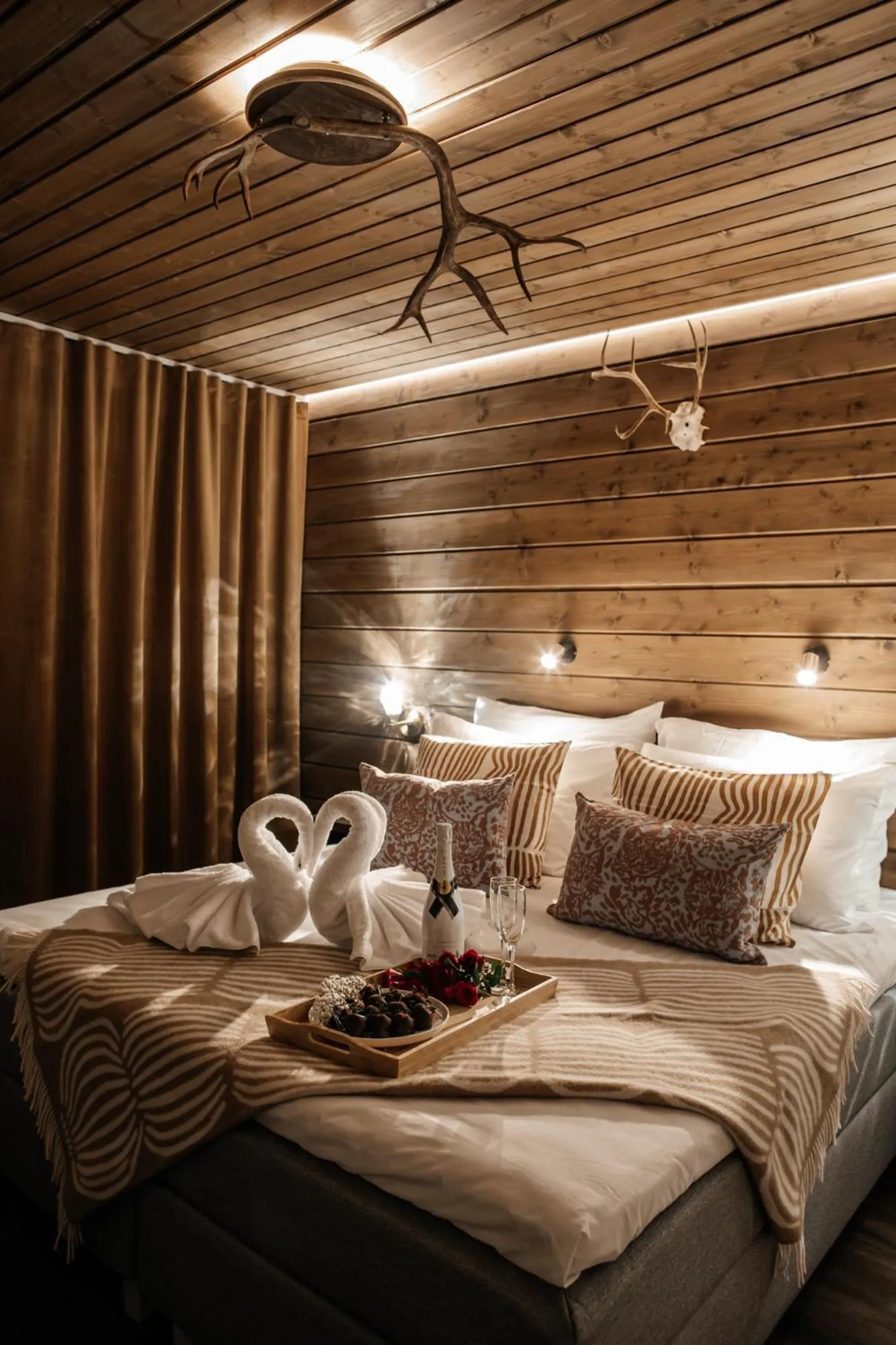 Bed in Aito Igloo & Spa Resort