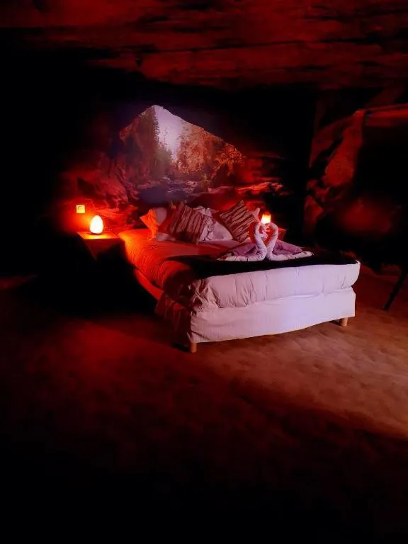 Bed in Hotel La Font Vineuse & Spa