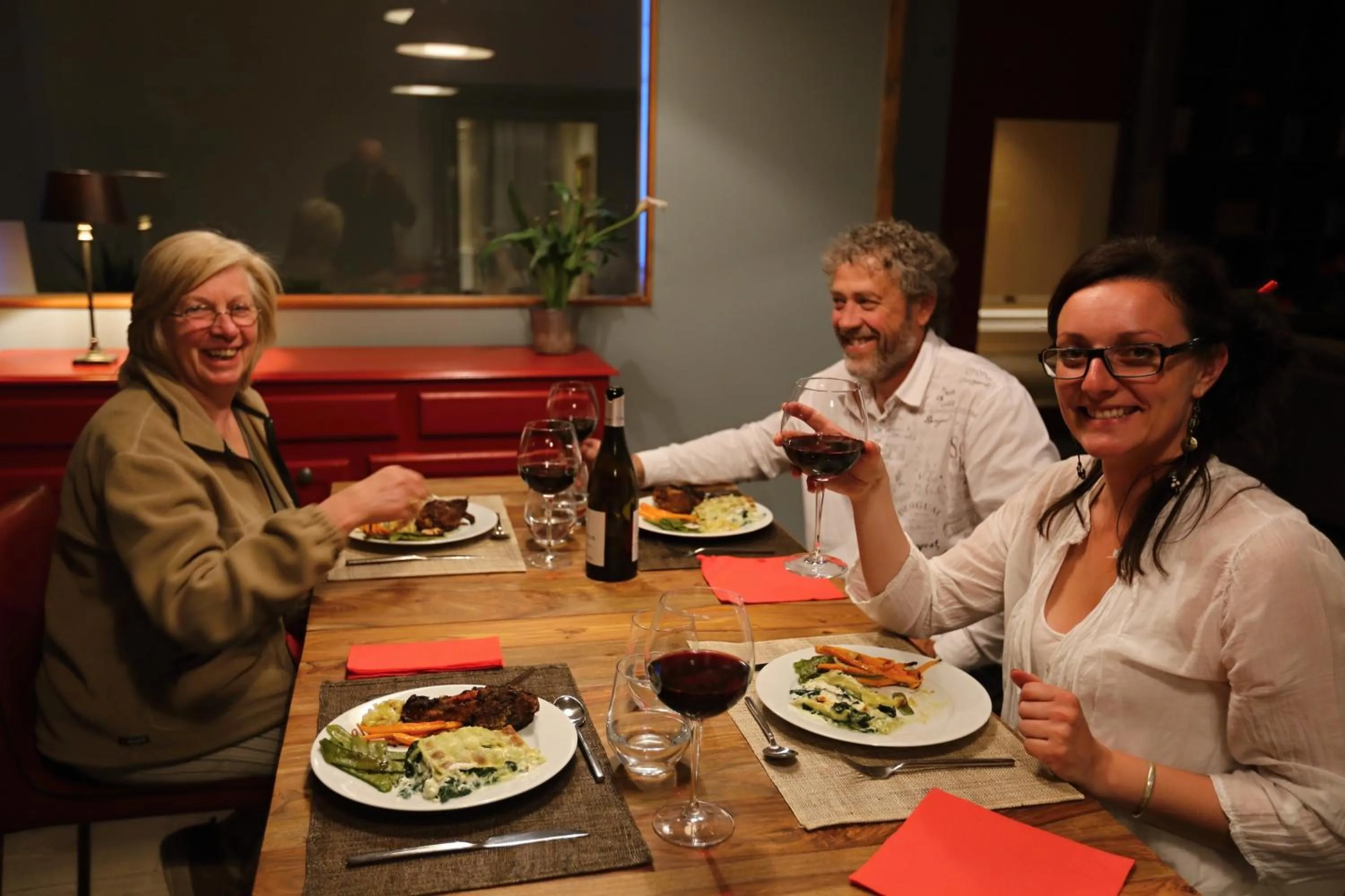 Restaurant/places to eat in Hotel La Font Vineuse & Spa