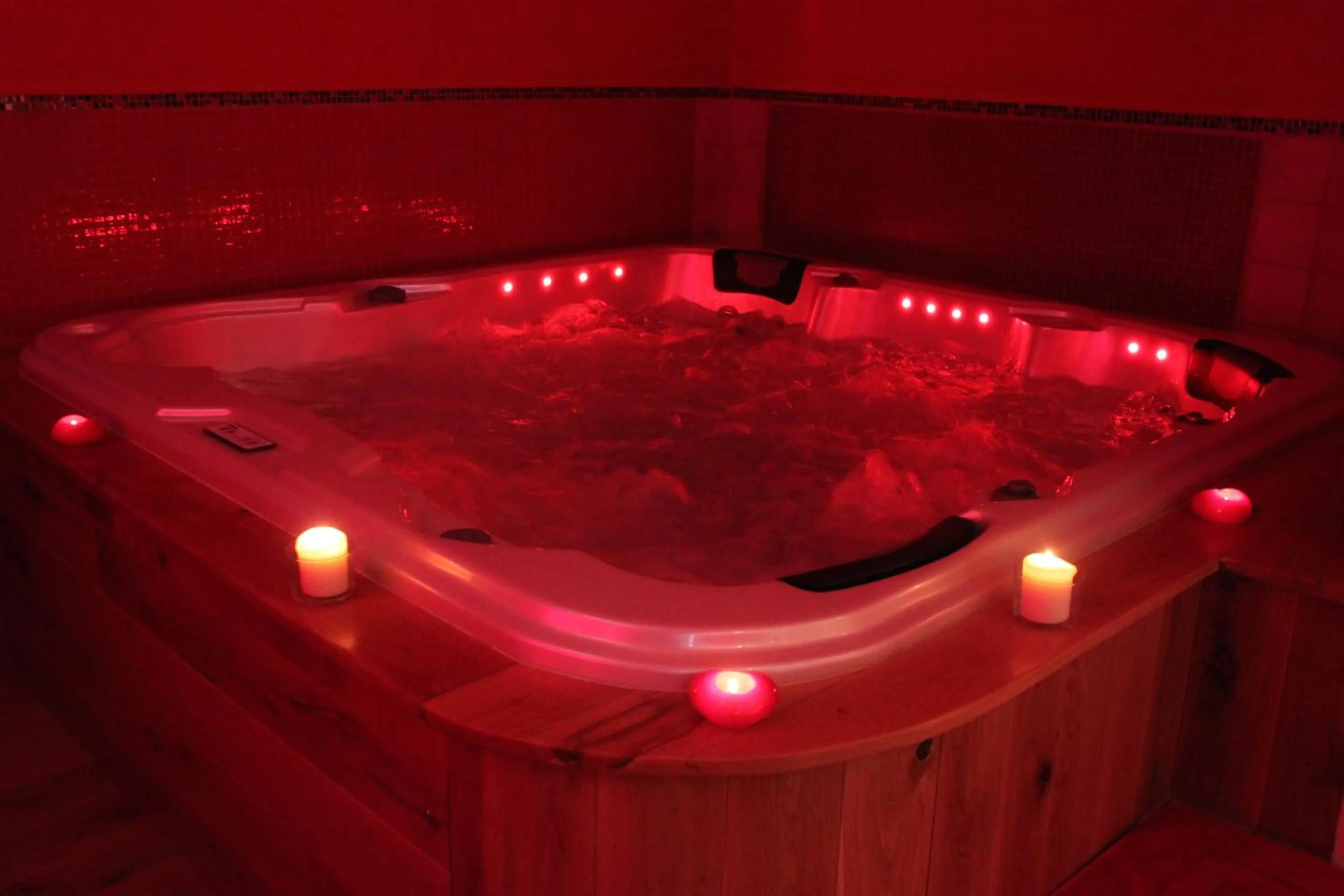 Hot Tub in Hotel La Font Vineuse & Spa