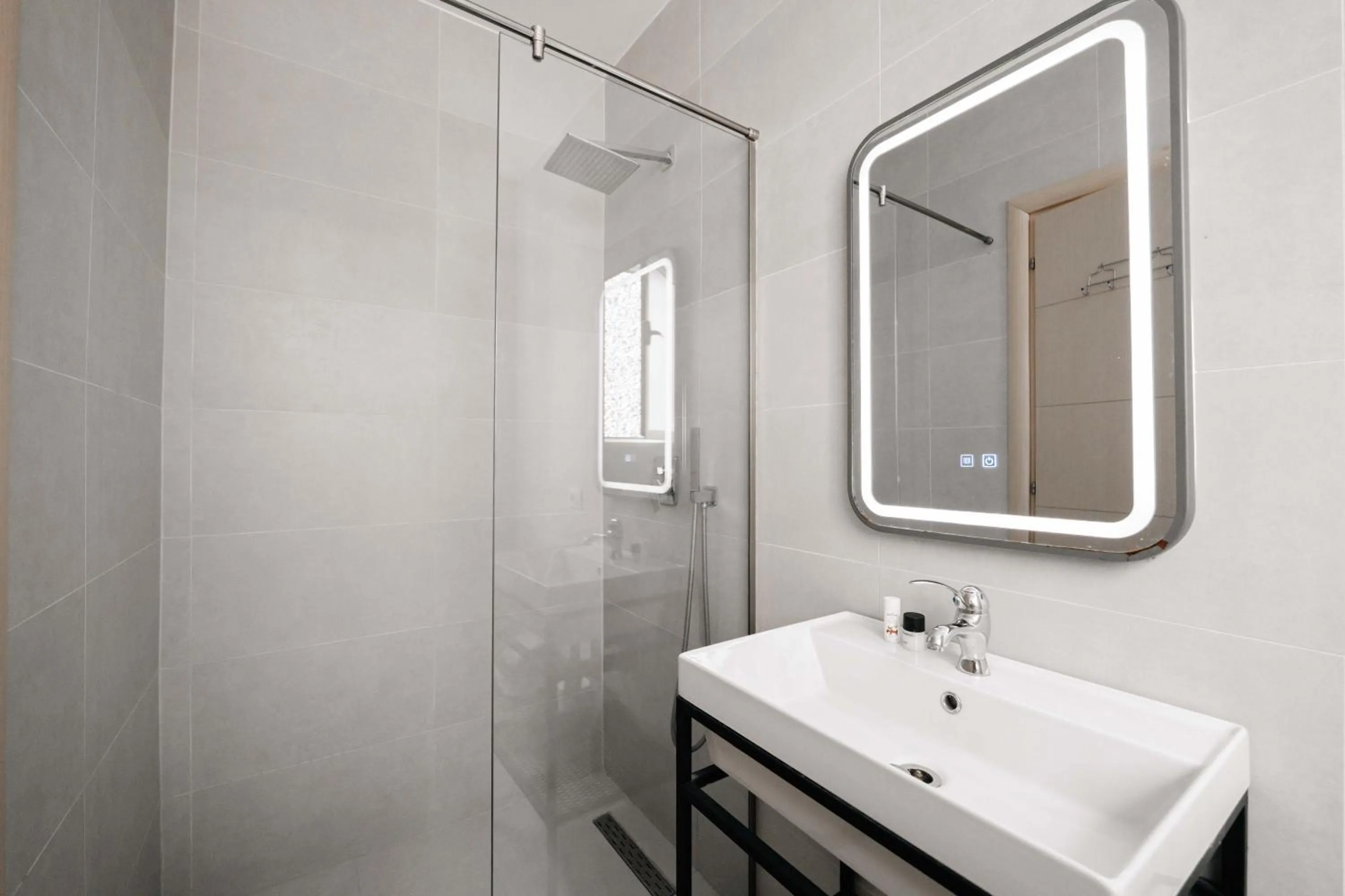 Shower in Hotel Ble Ble Vlore