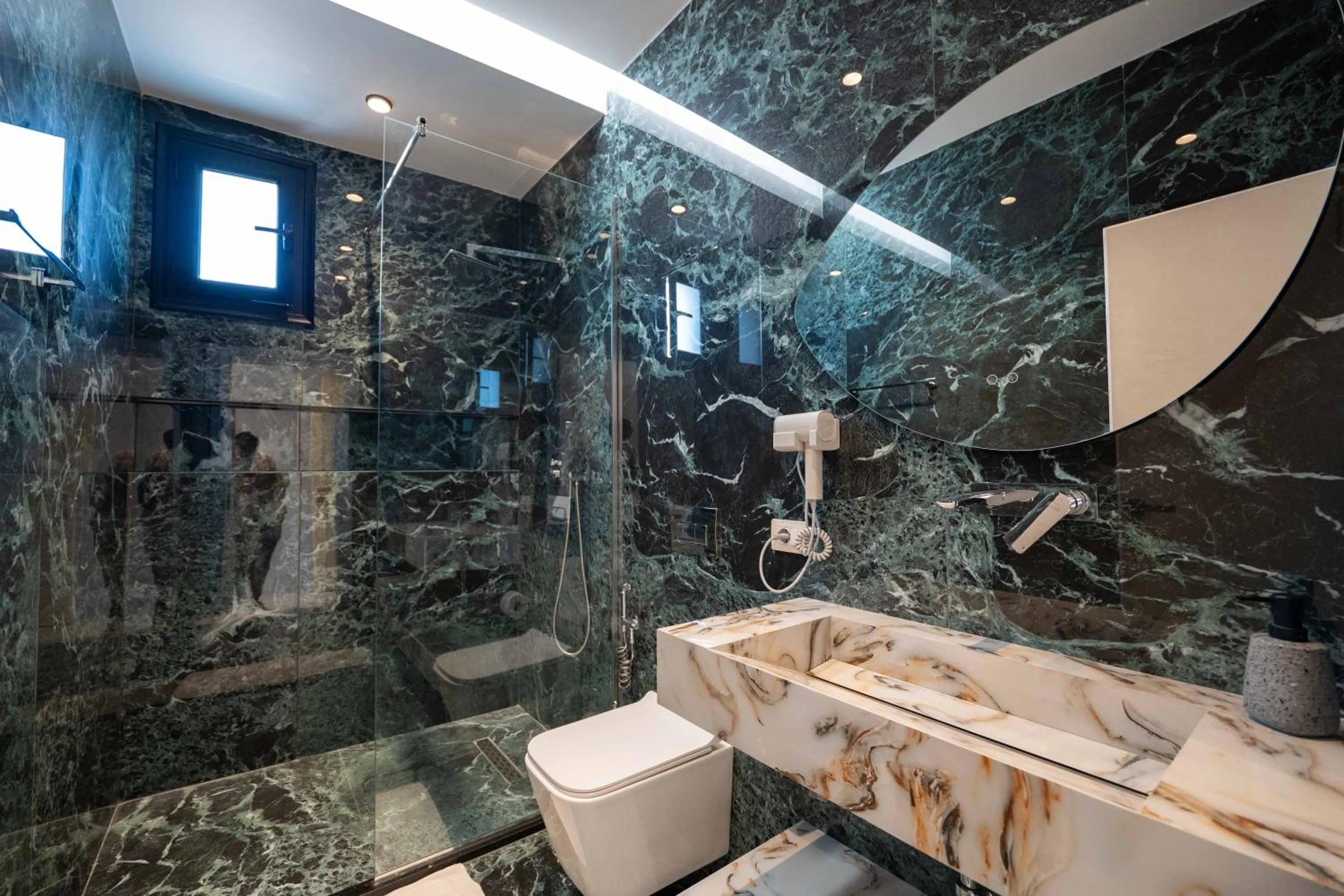 Shower in Hotel Ble Ble Vlore