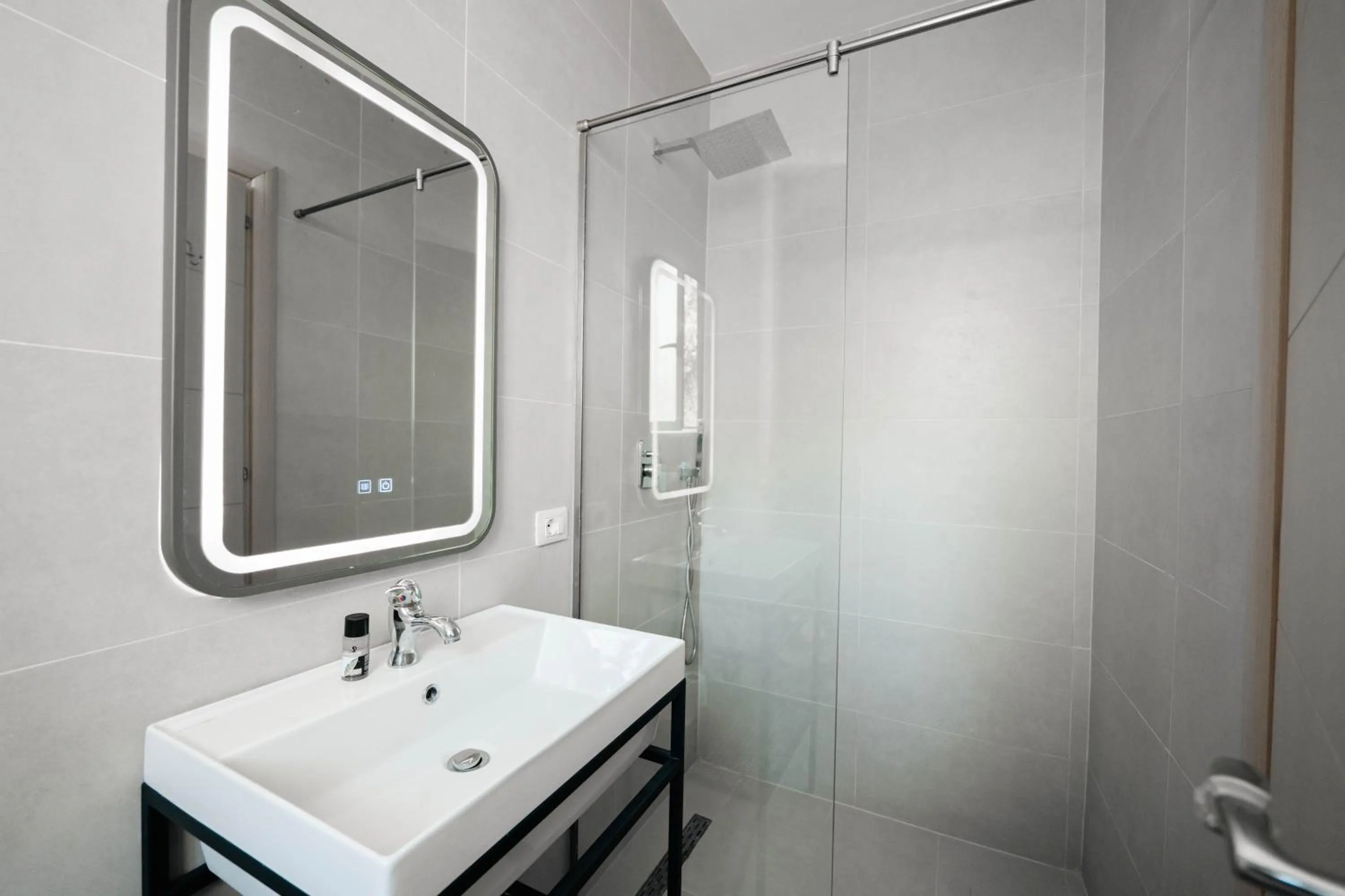 Shower in Hotel Ble Ble Vlore