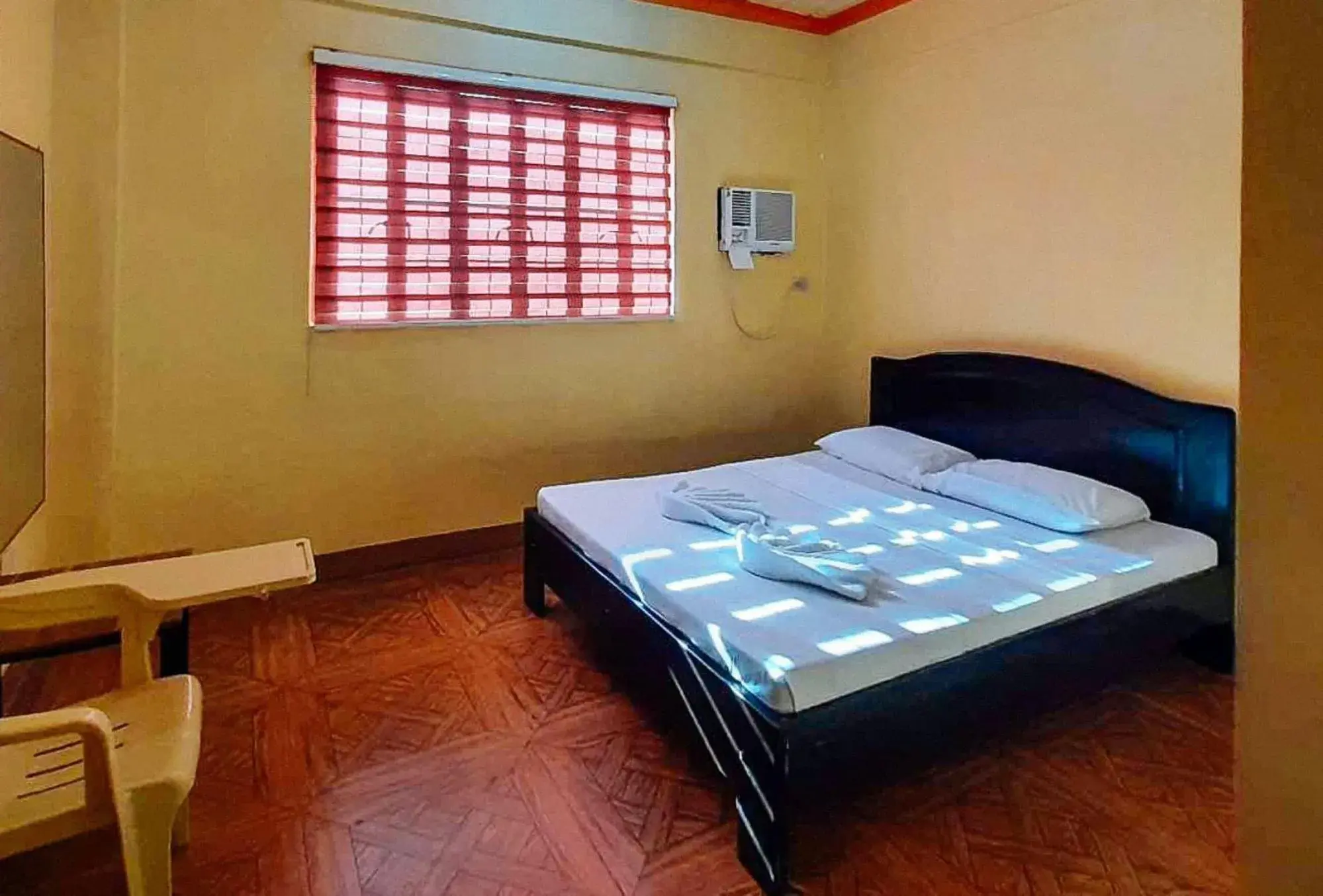 Photo of the whole room, Bed in RedDoorz @ Johsons Pension House Butuan City Photo of the whole room, Bed in RedDoorz @ Johsons Pension House Butuan City