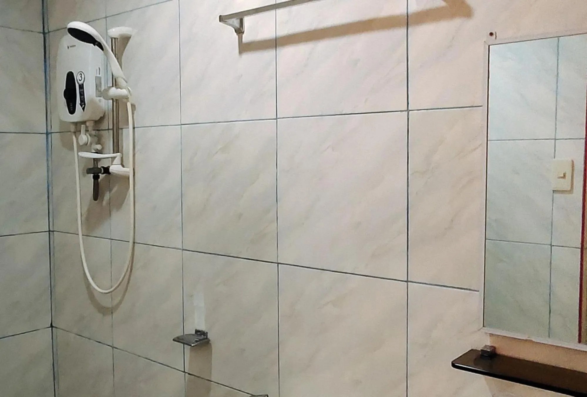 Shower in RedDoorz @ Johsons Pension House Butuan City